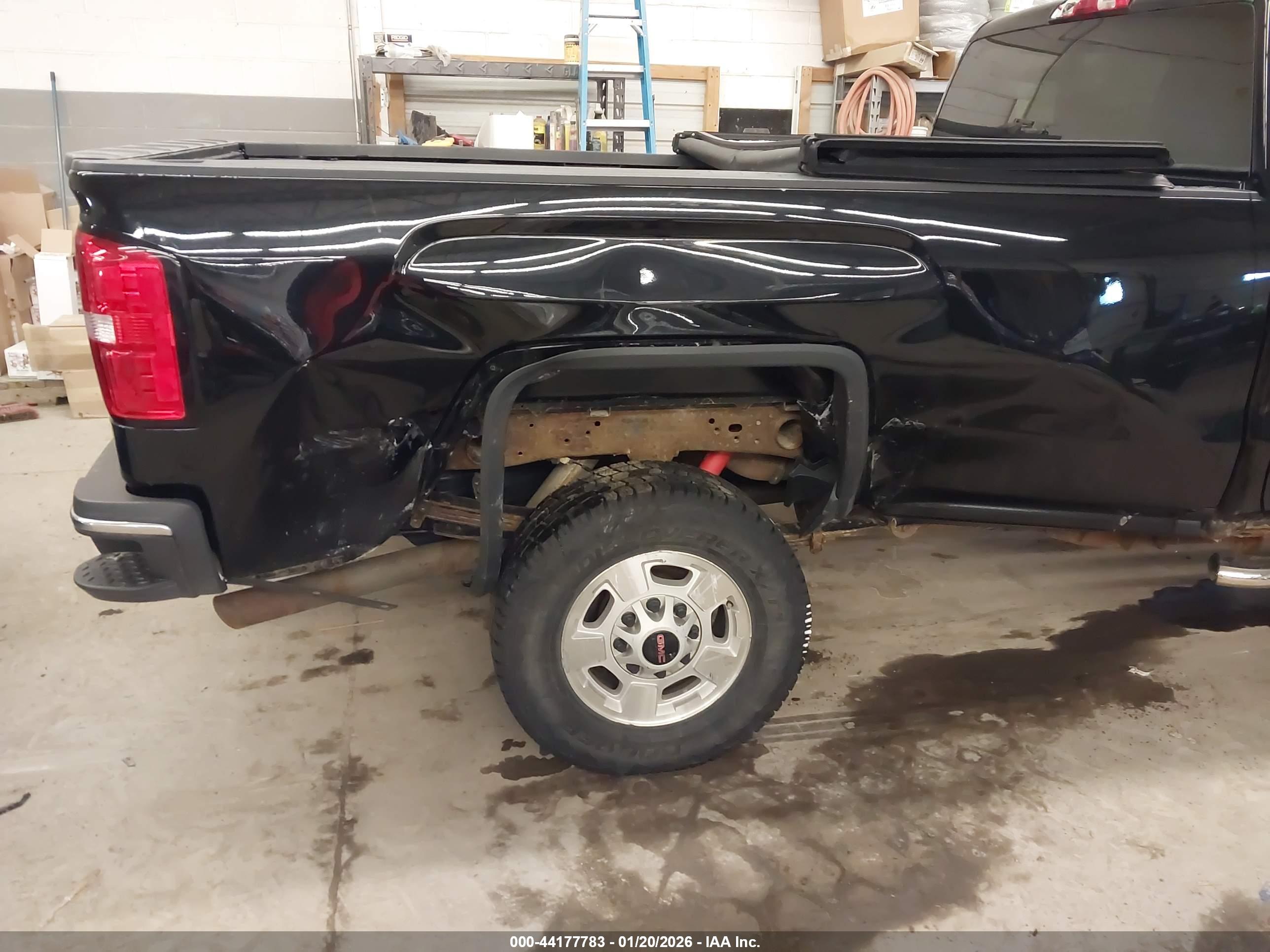 GMC SIERRA image 6