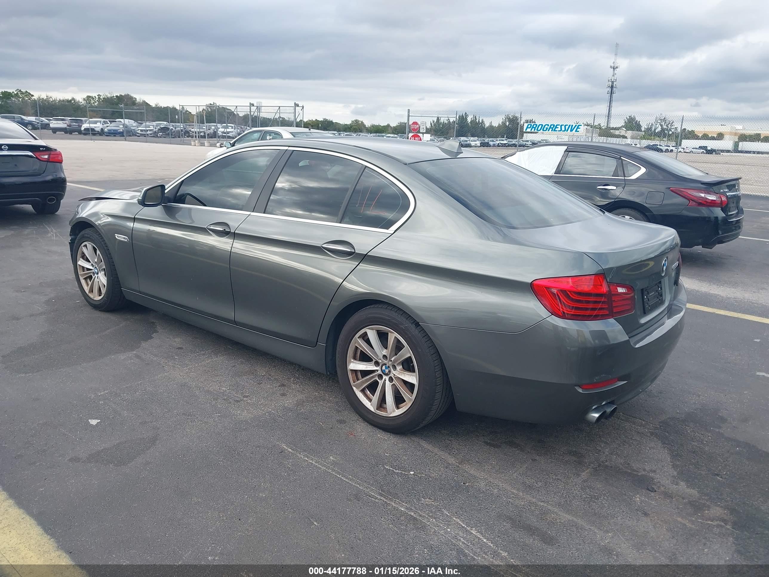 BMW 528I image 3