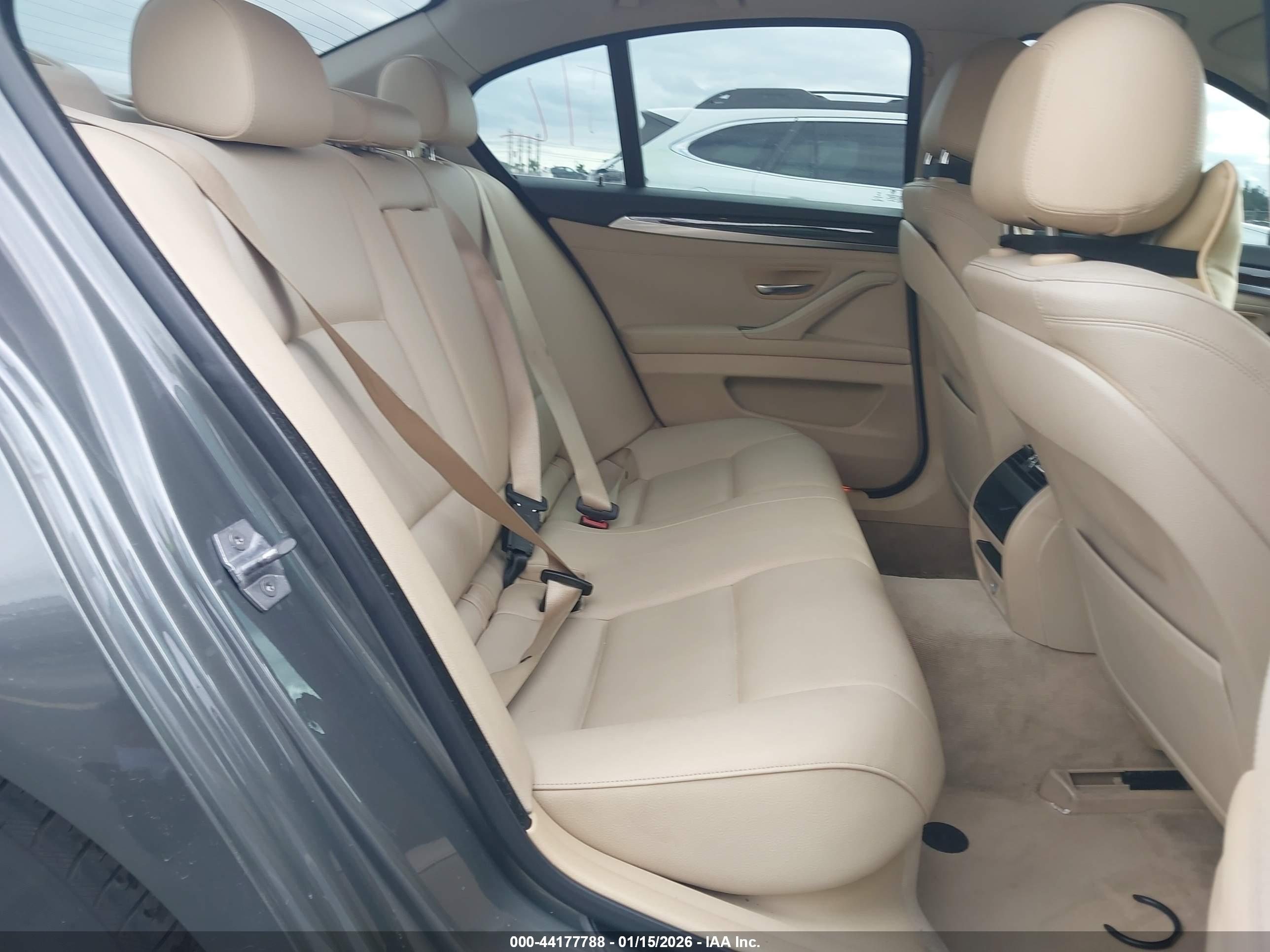 BMW 528I image 8