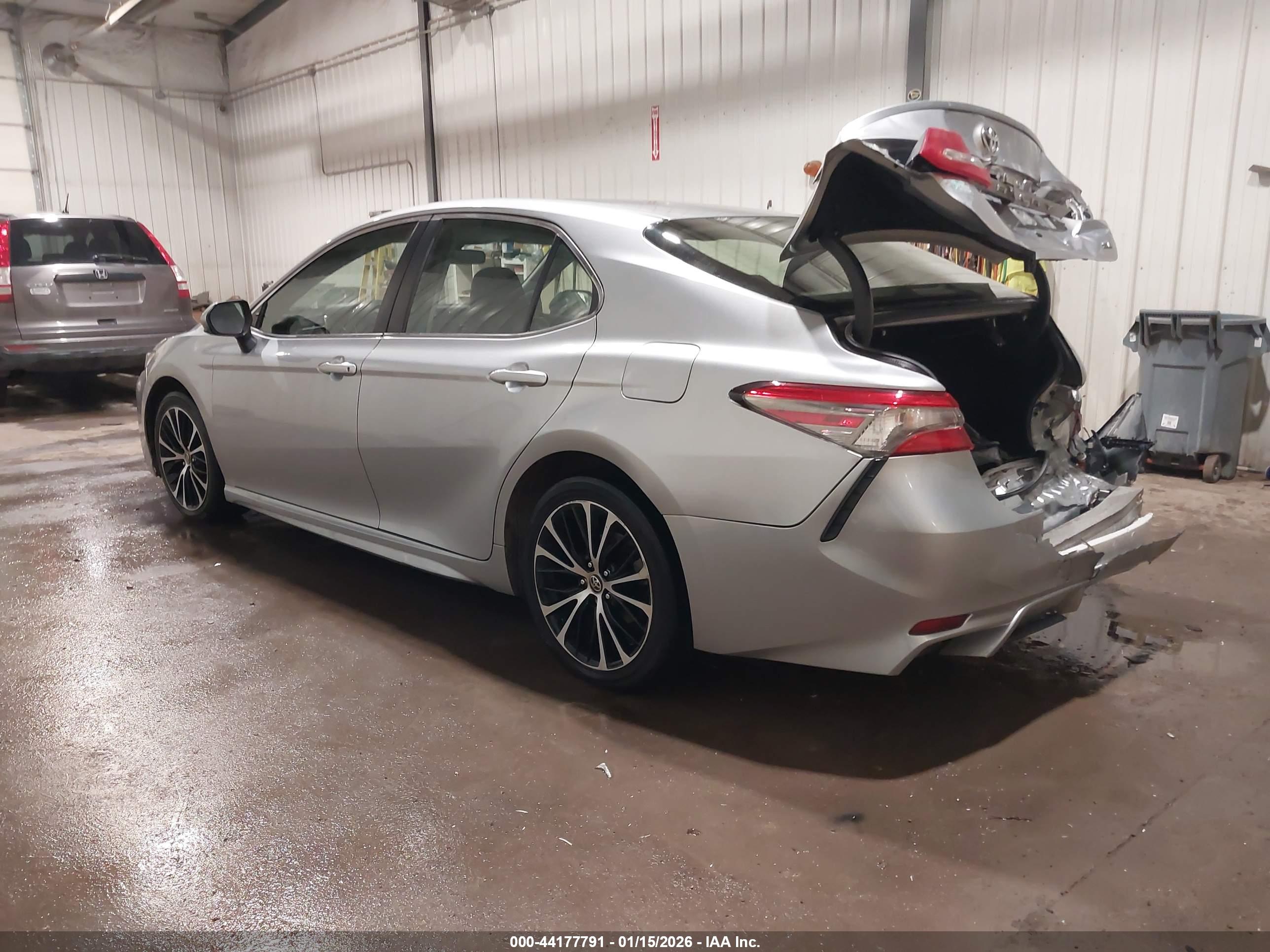 TOYOTA CAMRY image 3
