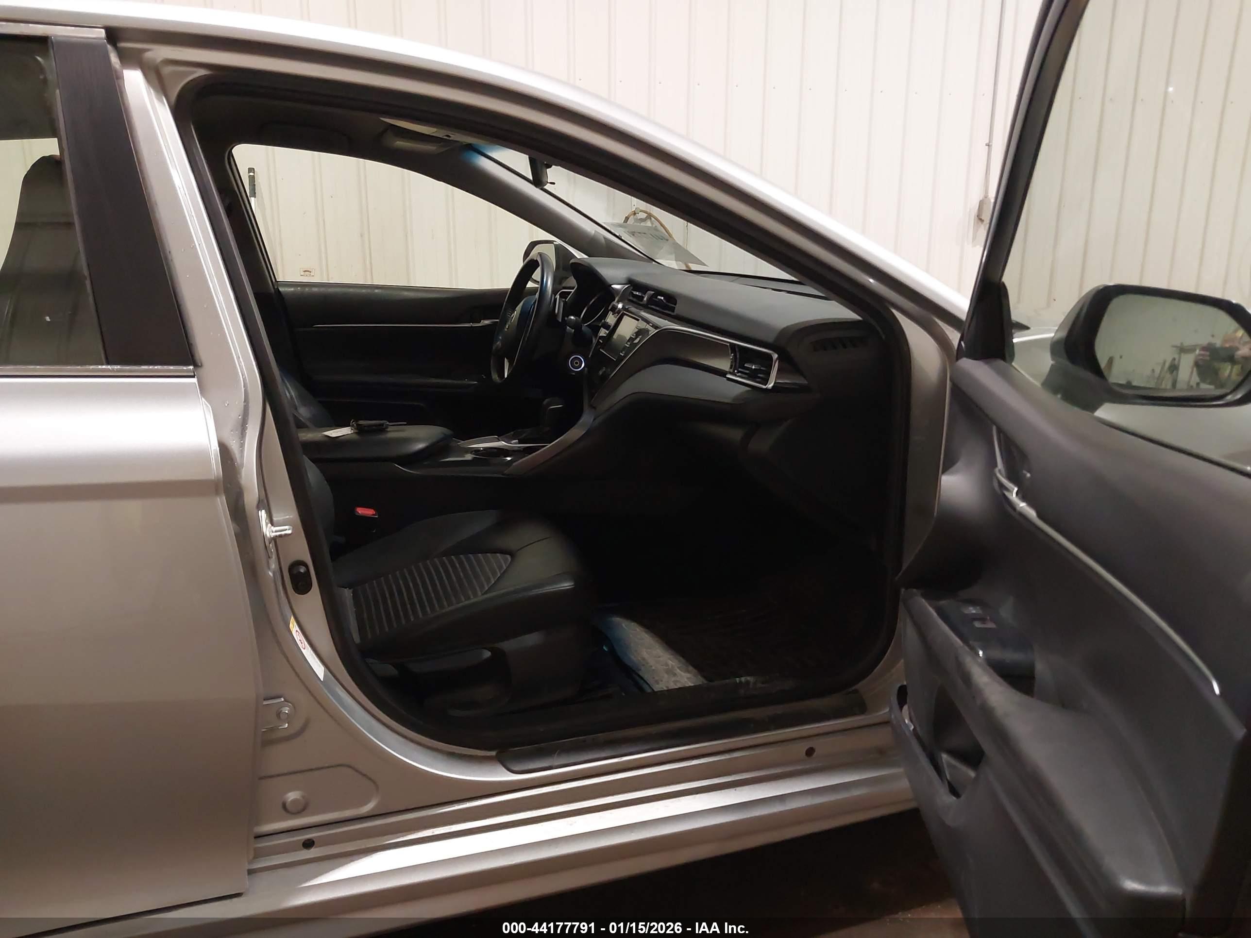TOYOTA CAMRY image 5
