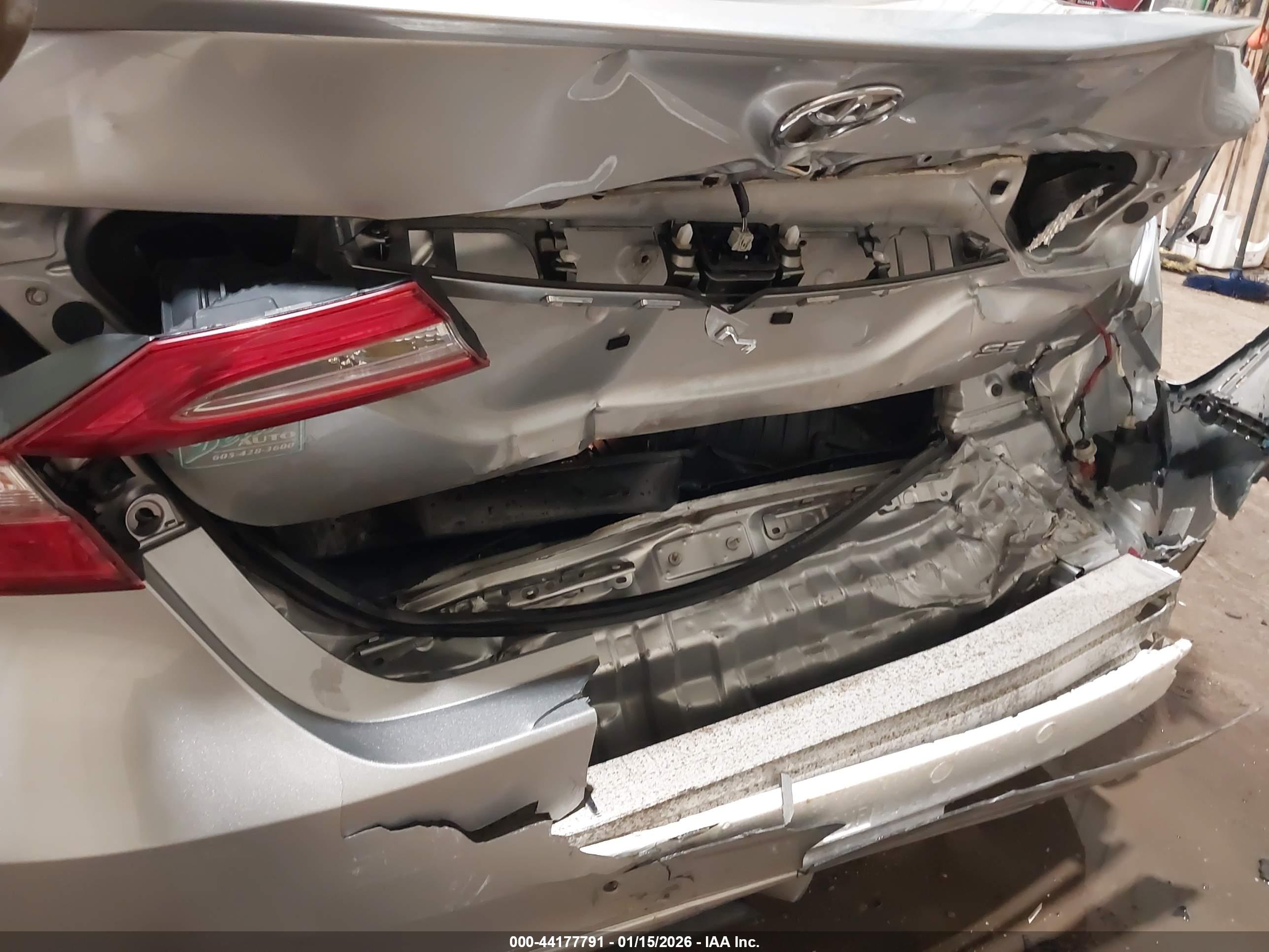 TOYOTA CAMRY image 6