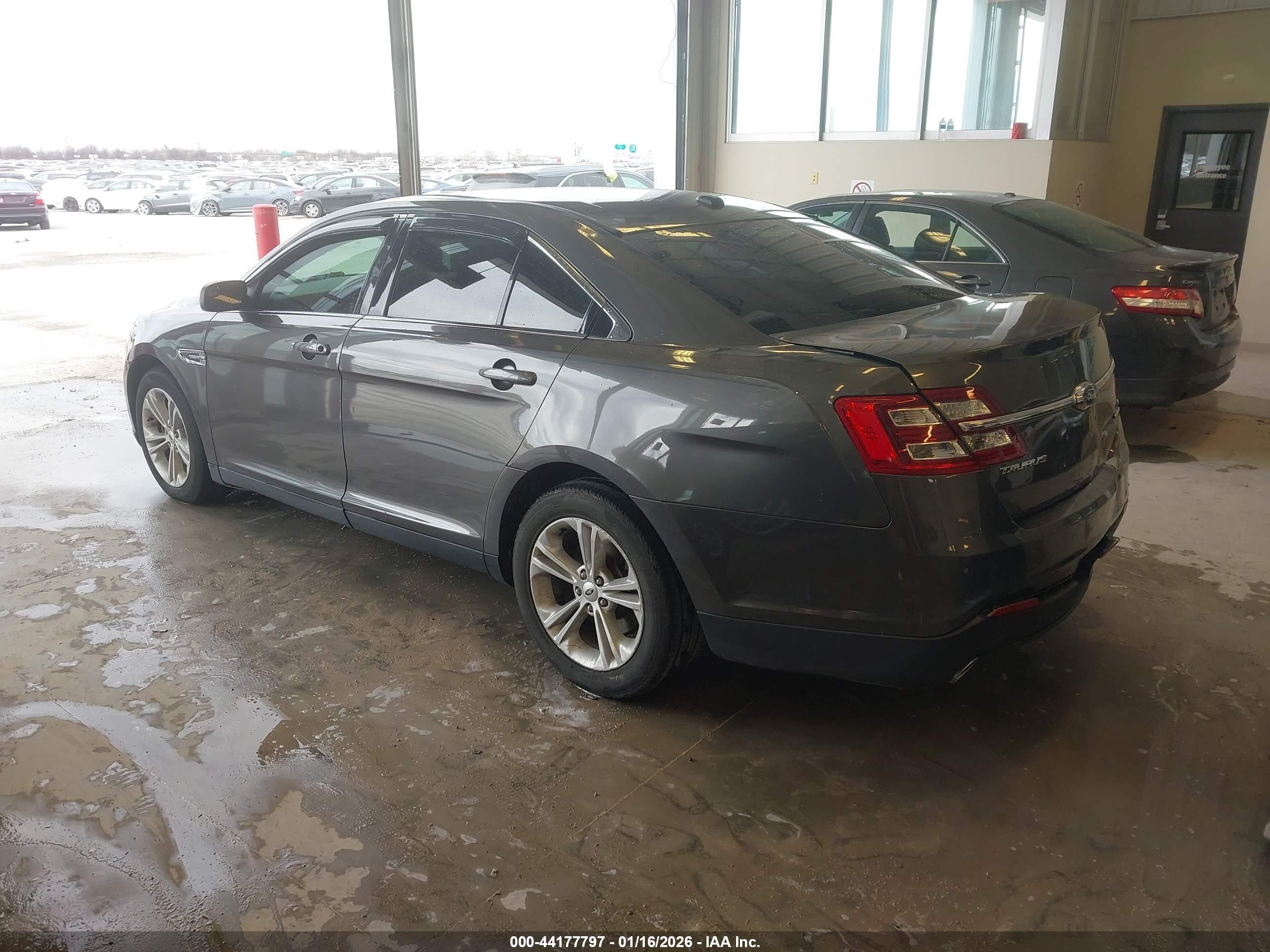 FORD TAURUS image 3