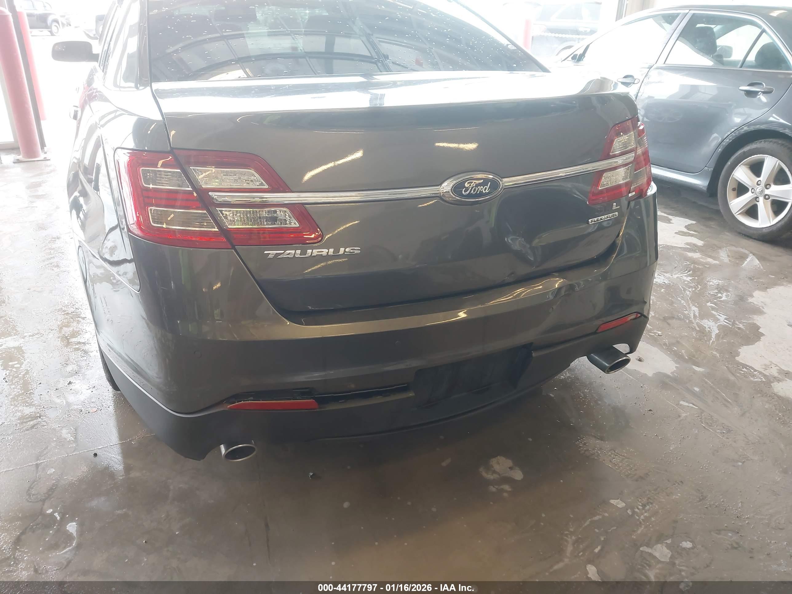 FORD TAURUS image 6