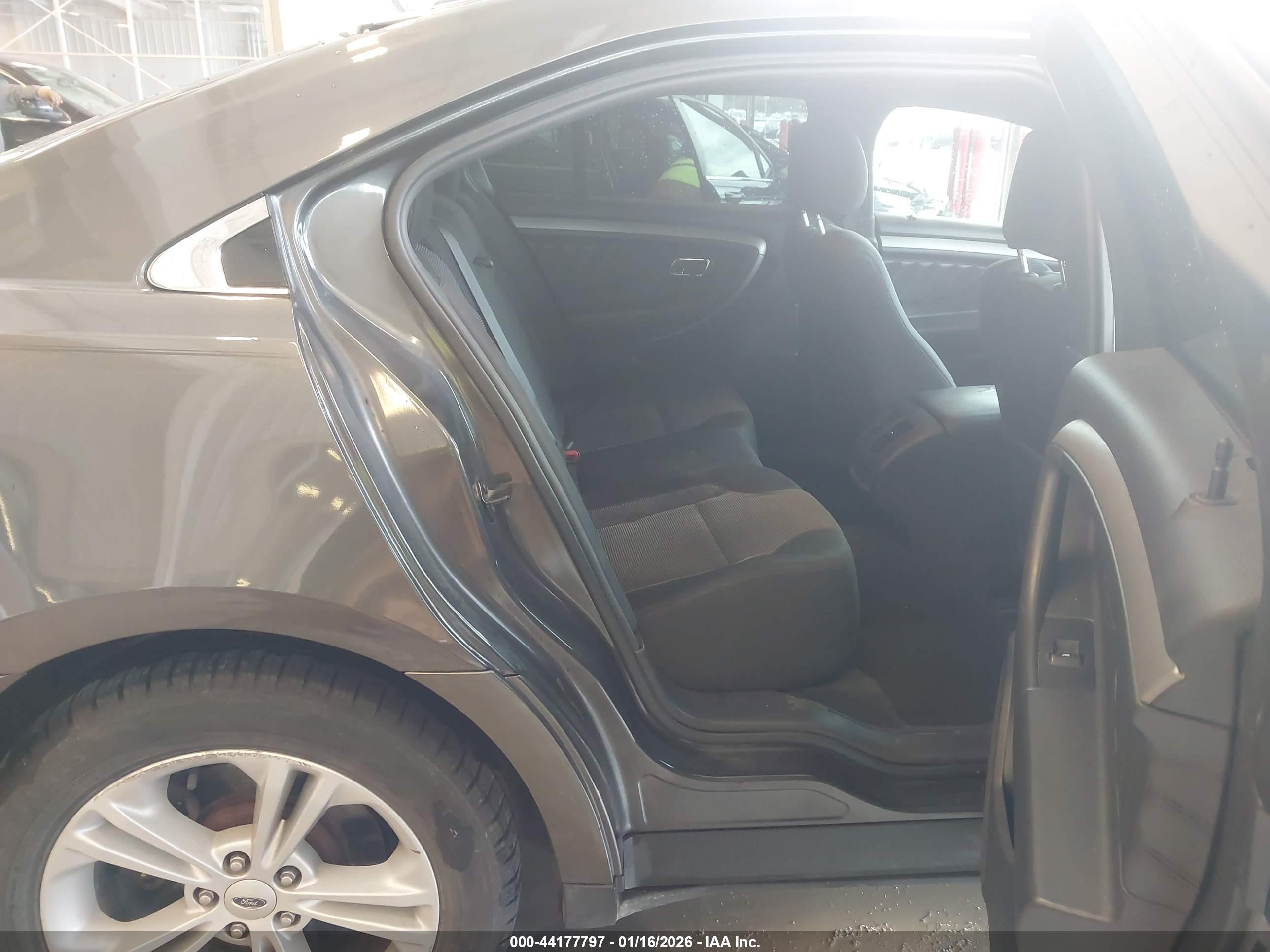 FORD TAURUS image 8