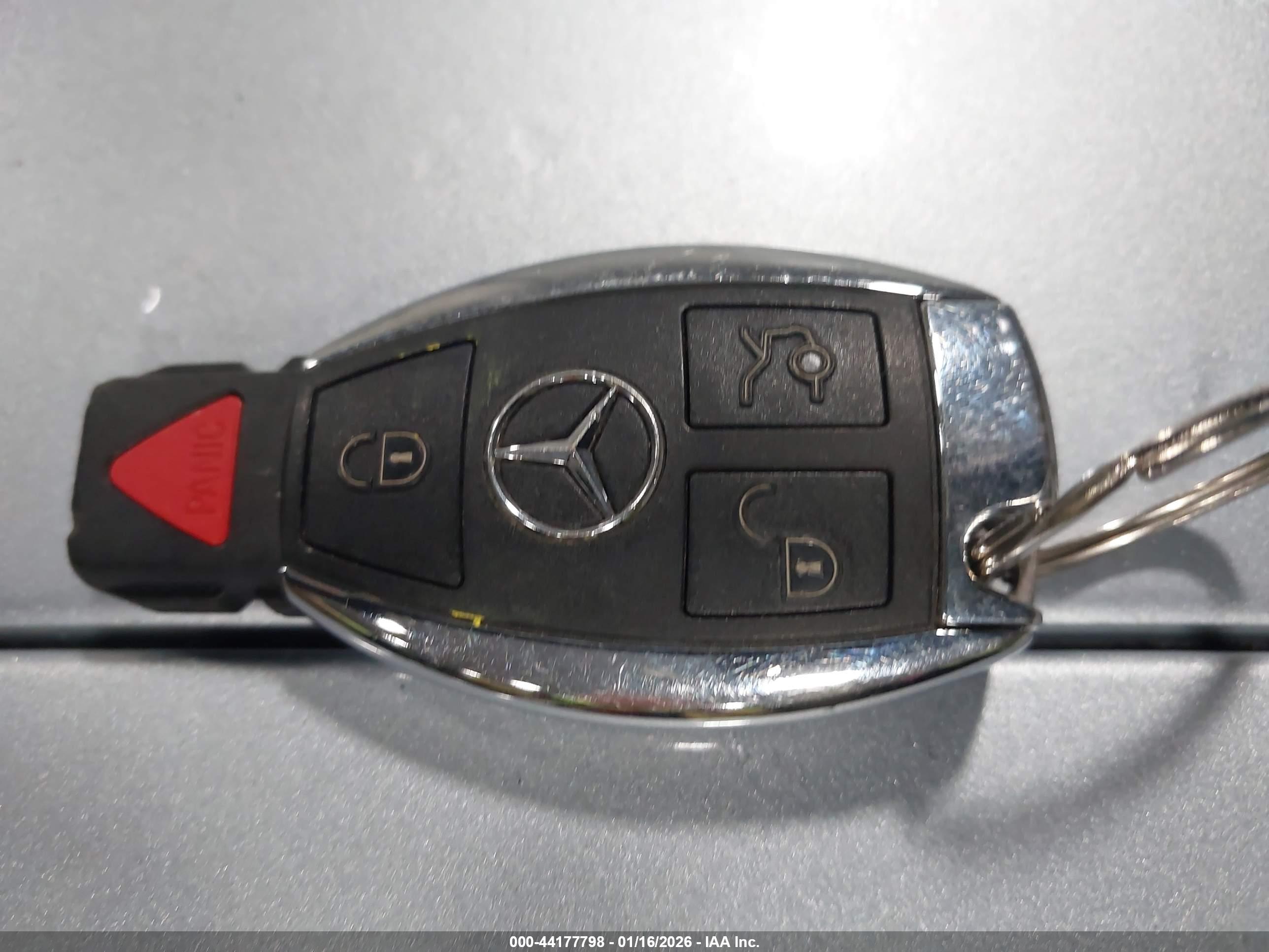 MERCEDES-BENZ E image 11