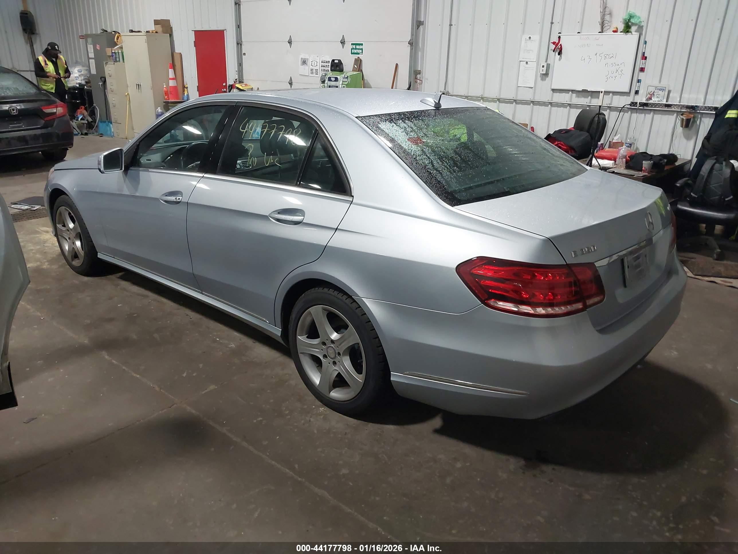 MERCEDES-BENZ E image 3