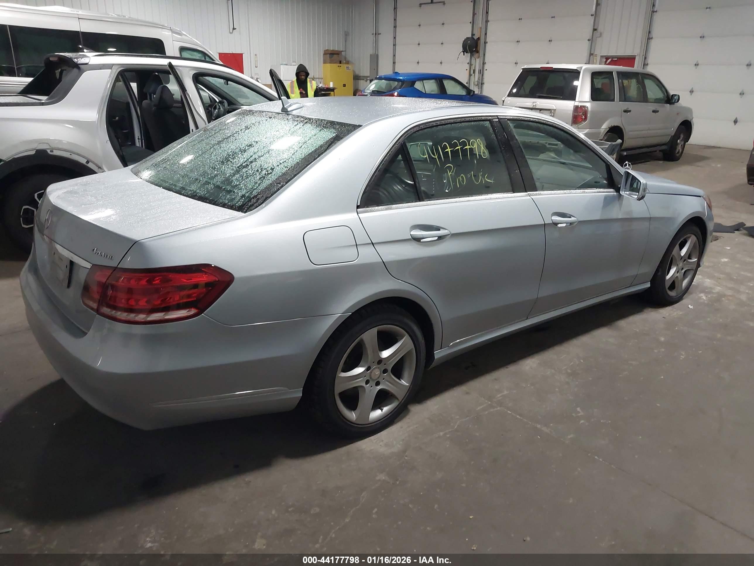 MERCEDES-BENZ E image 4