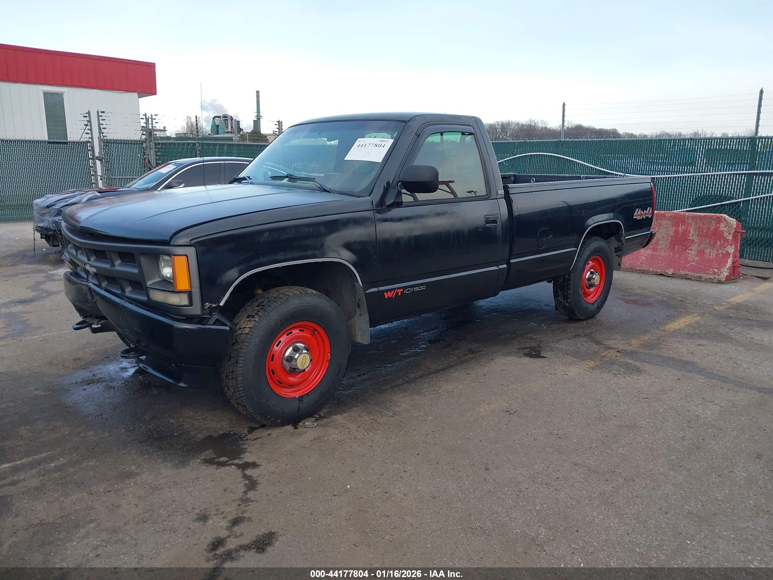 CHEVROLET GMT-400 image 2