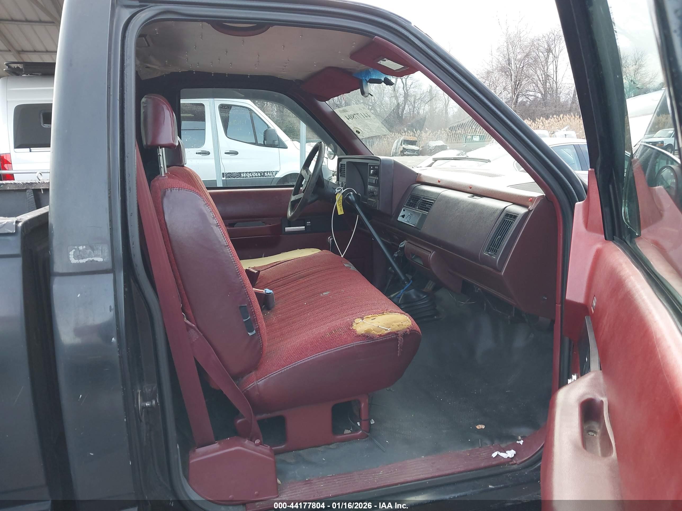 CHEVROLET GMT-400 image 5