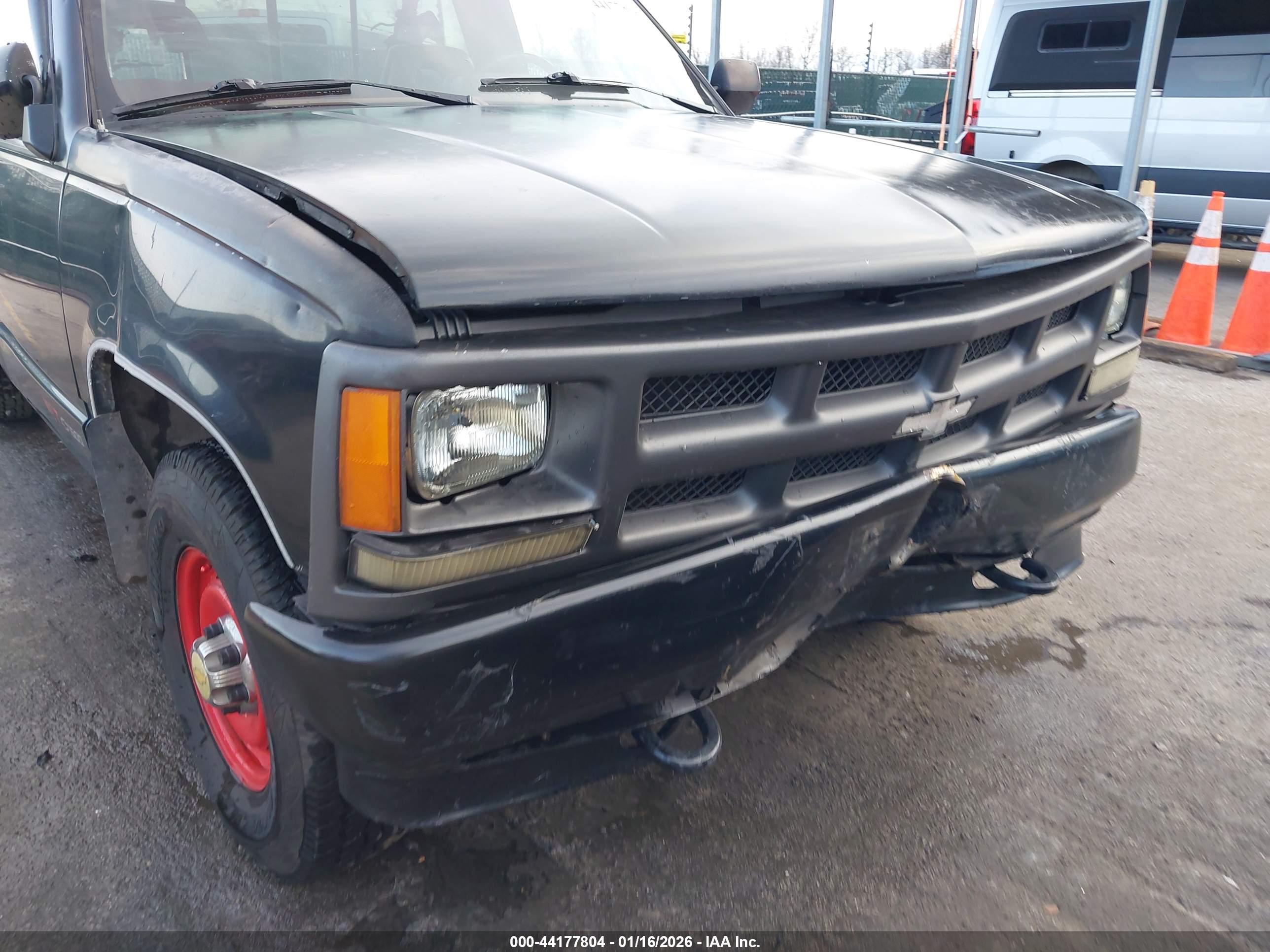 CHEVROLET GMT-400 image 6