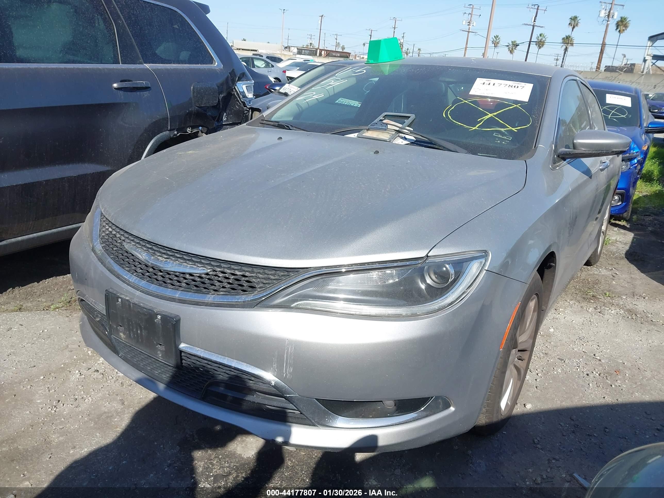 CHRYSLER 200 image 2