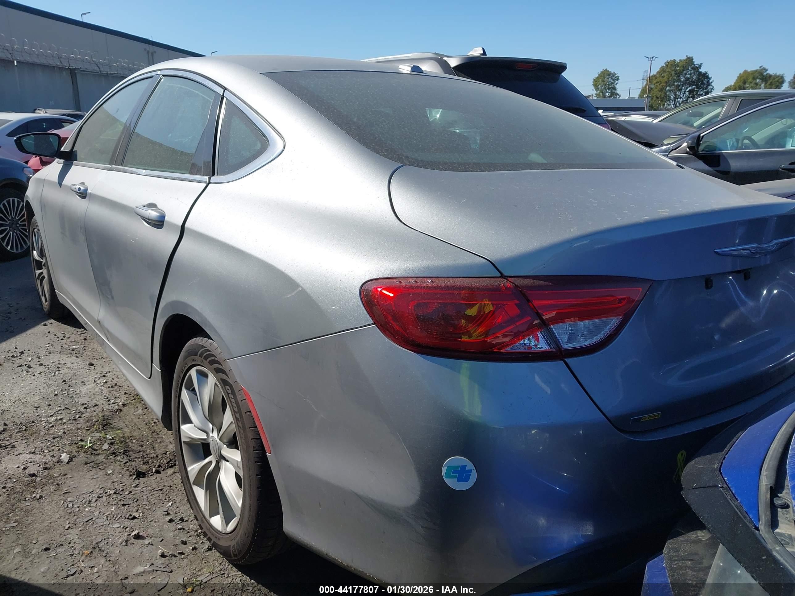 CHRYSLER 200 image 3