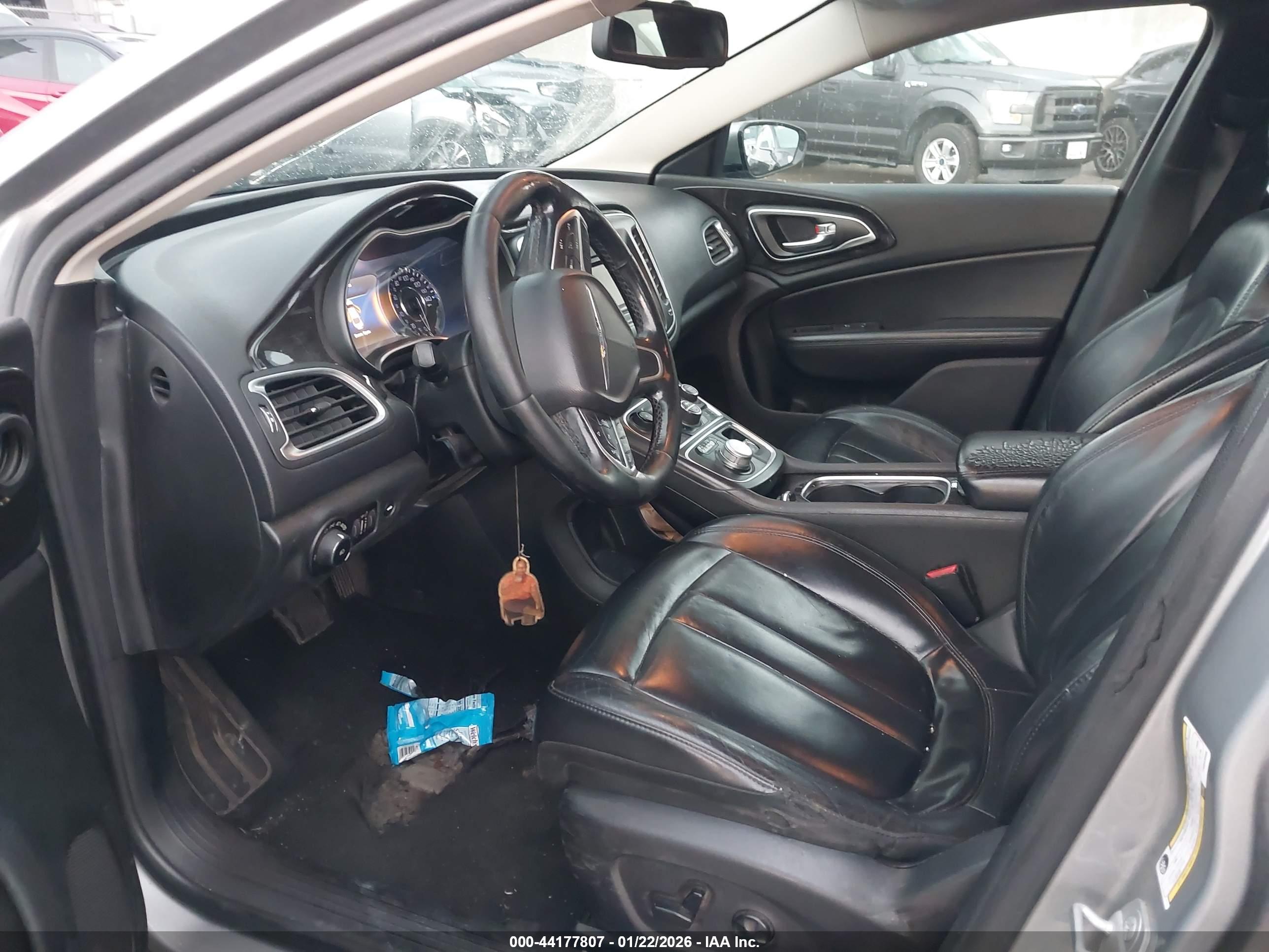 CHRYSLER 200 image 5
