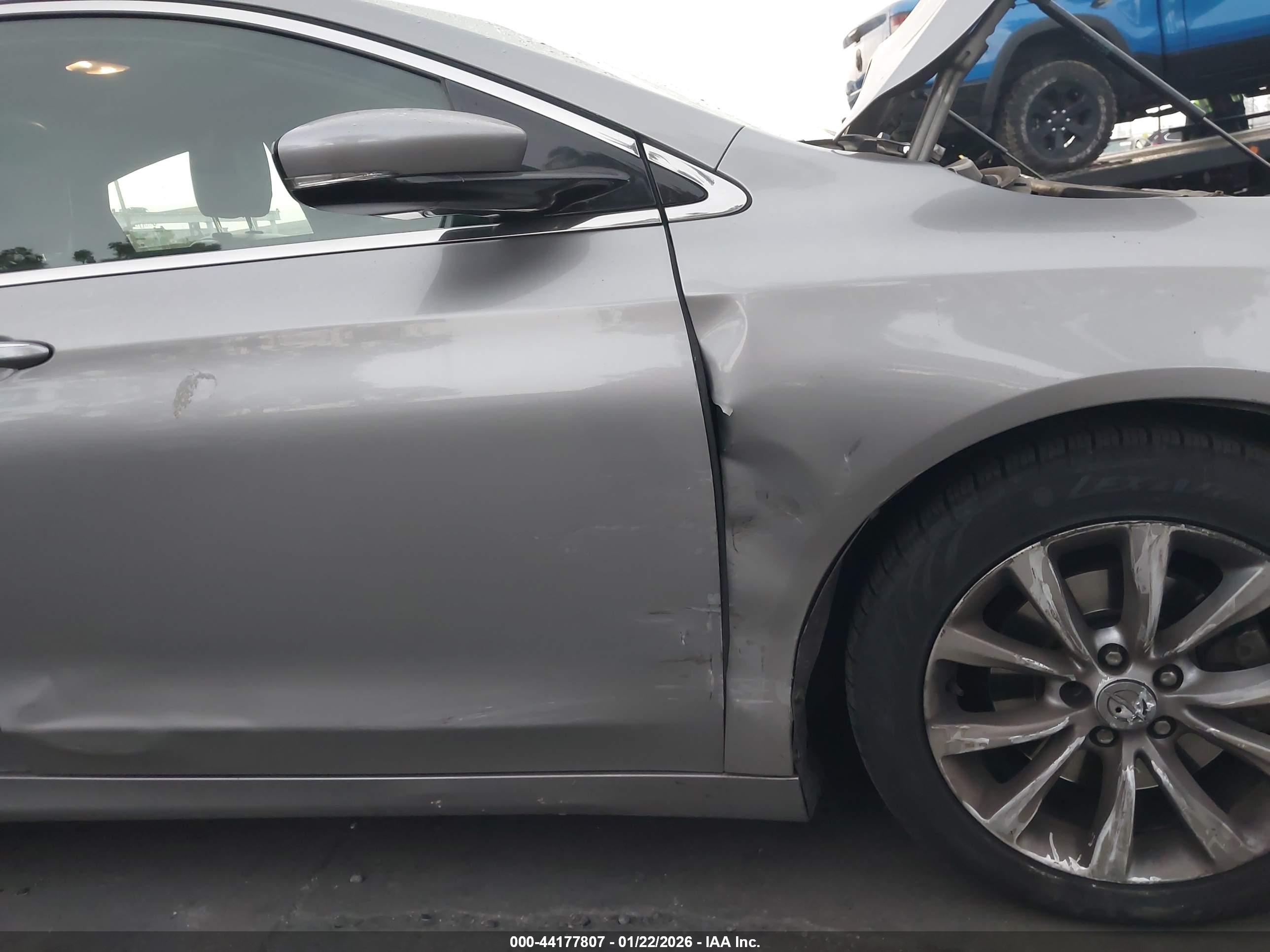 CHRYSLER 200 image 6