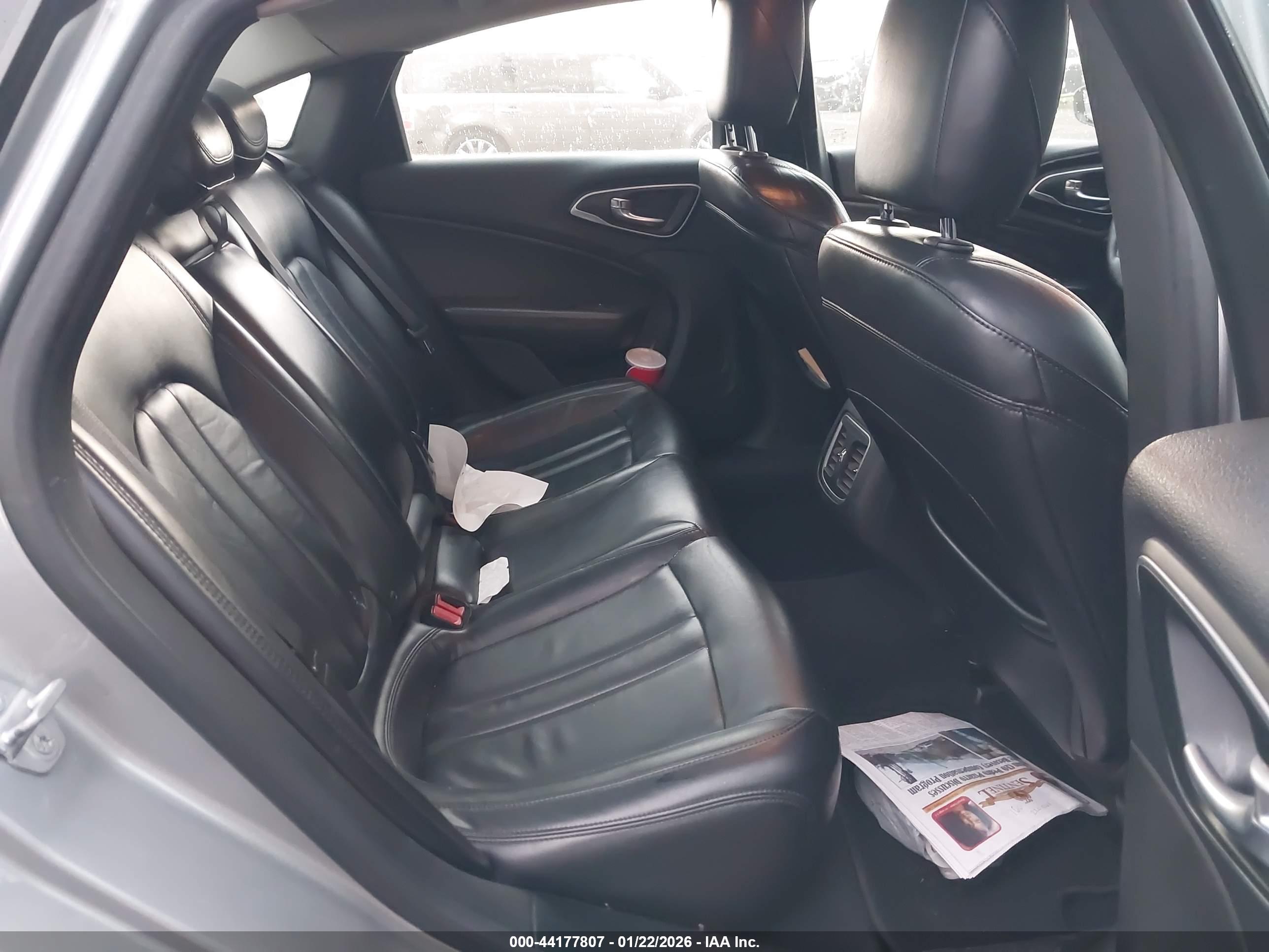 CHRYSLER 200 image 8