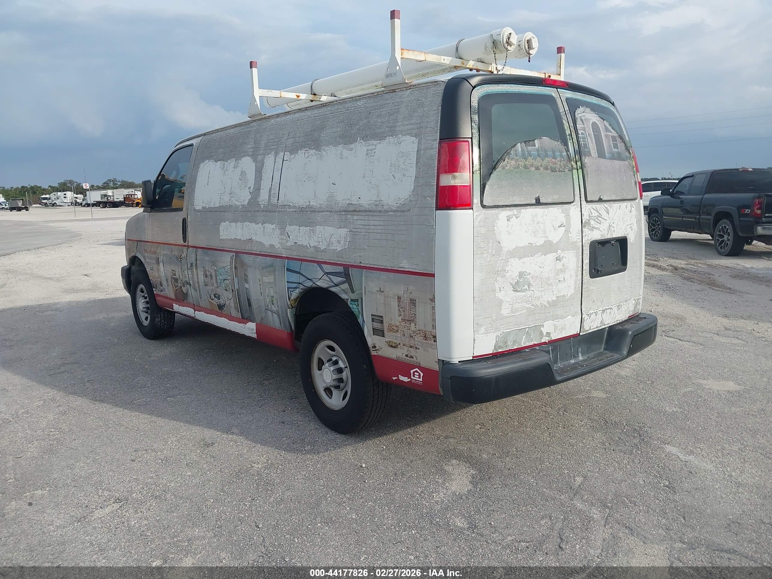 CHEVROLET EXPRESS image 3
