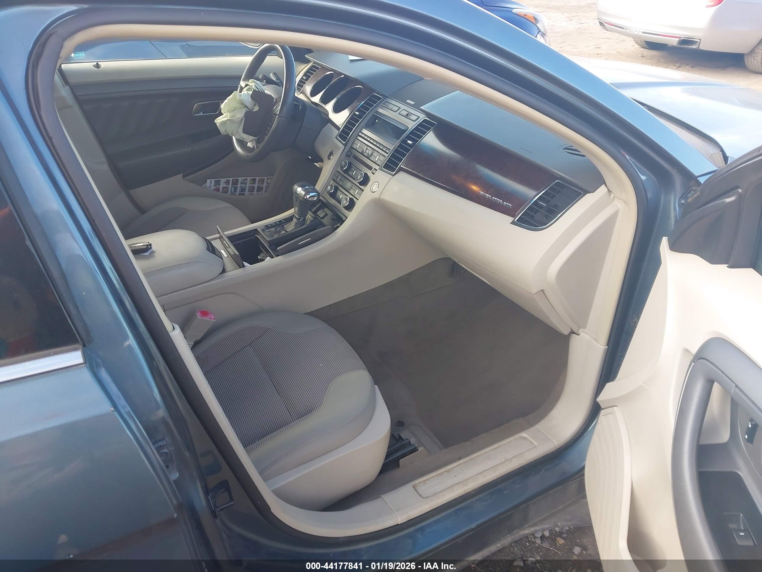 FORD TAURUS image 5