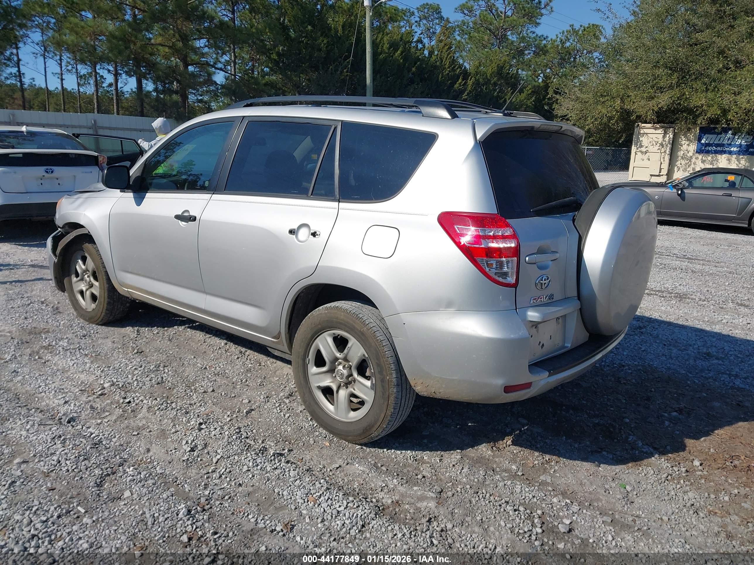 TOYOTA RAV4 image 3