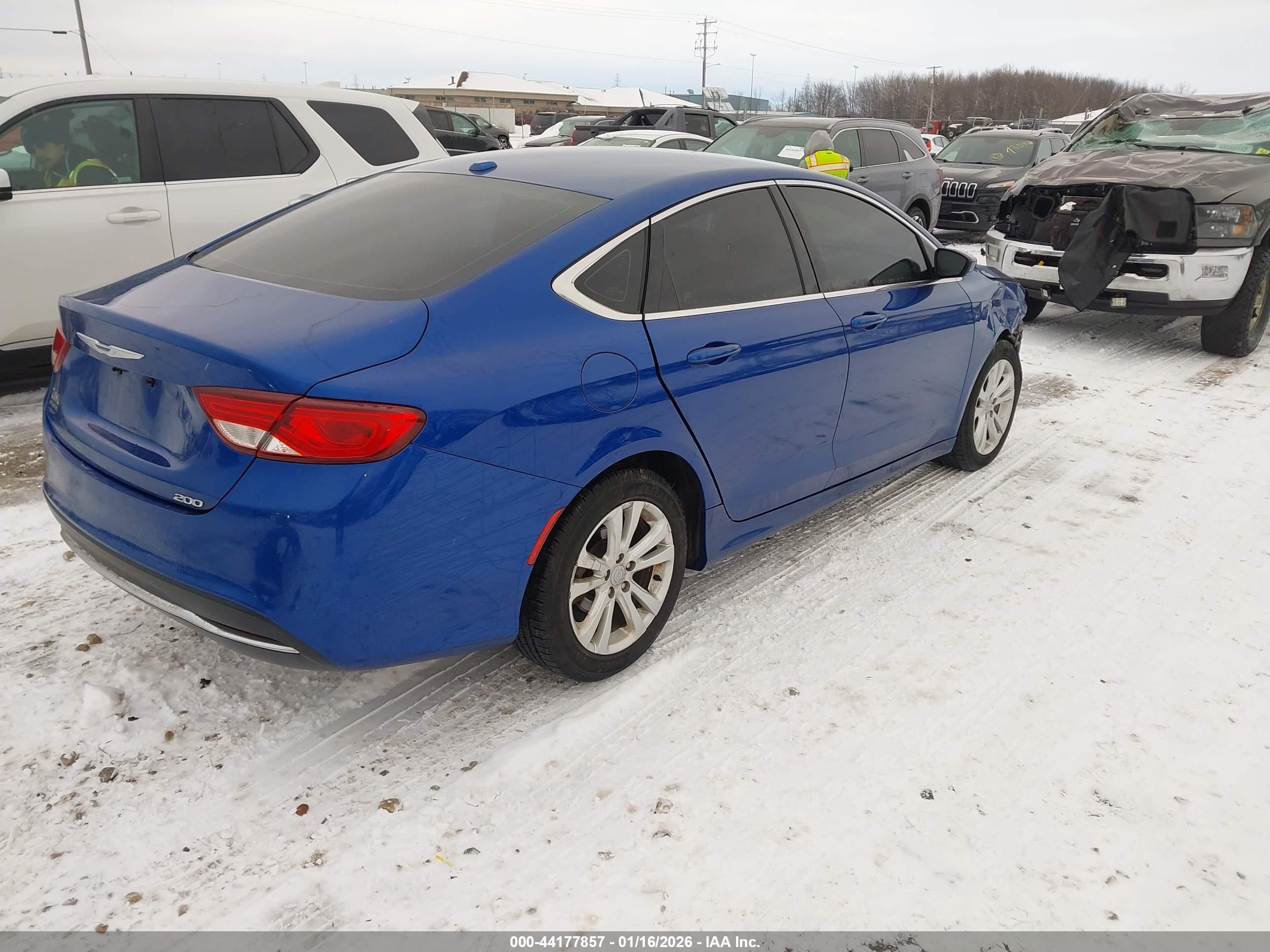CHRYSLER 200 image 4