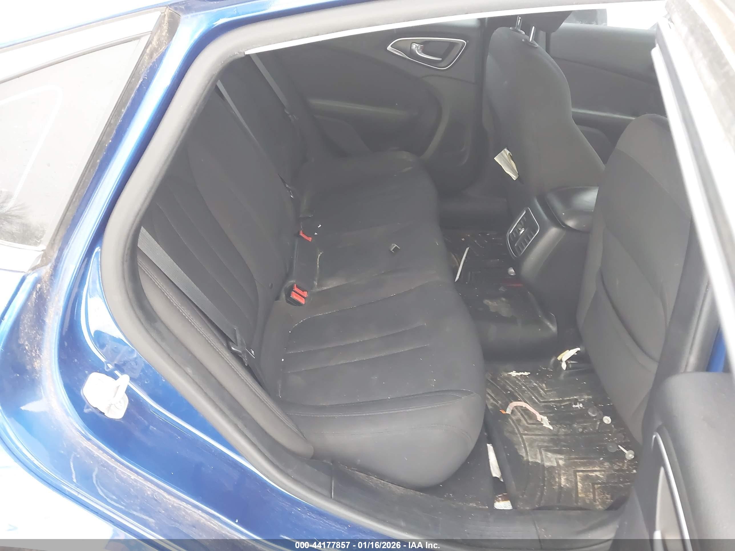 CHRYSLER 200 image 8