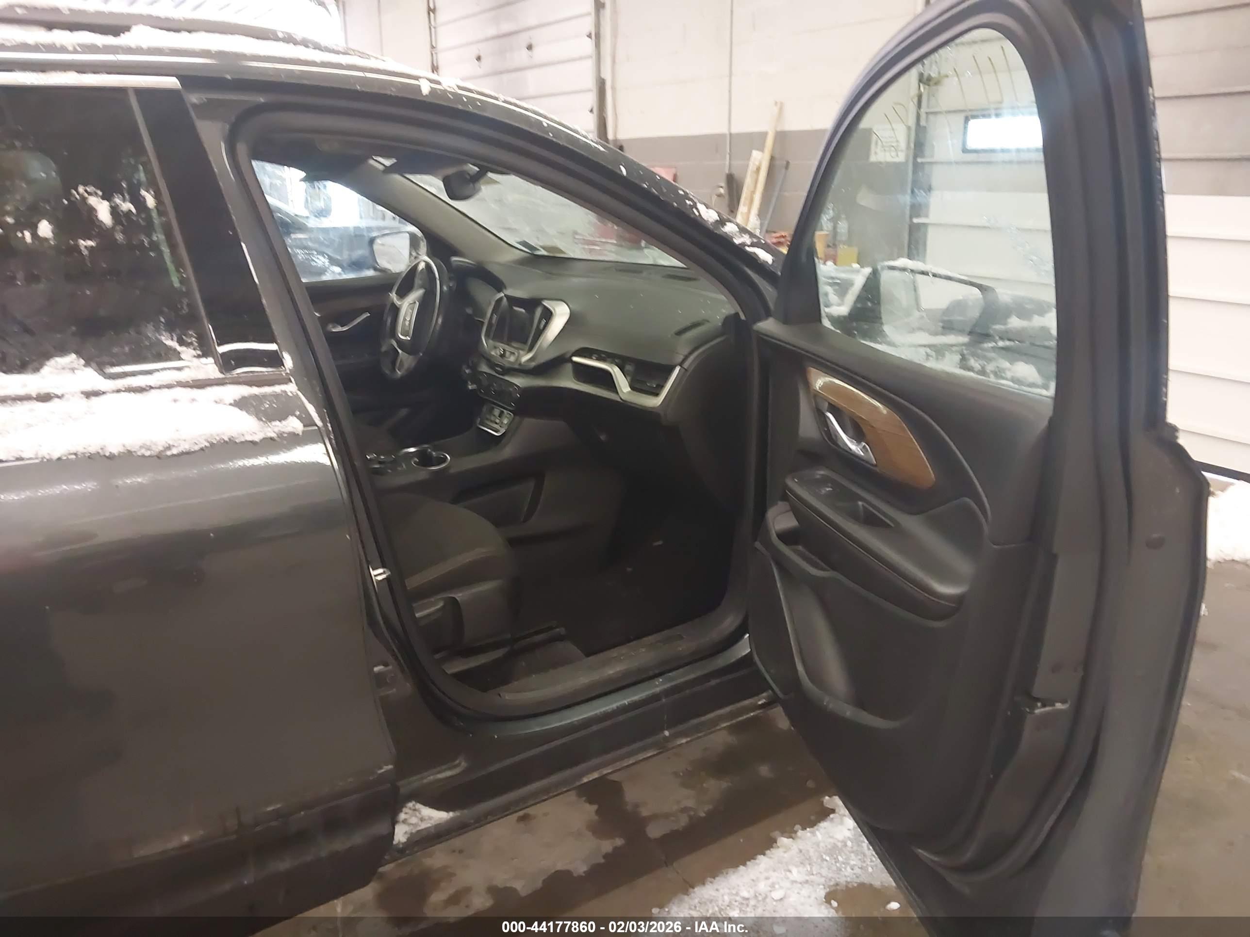 GMC TERRAIN image 5