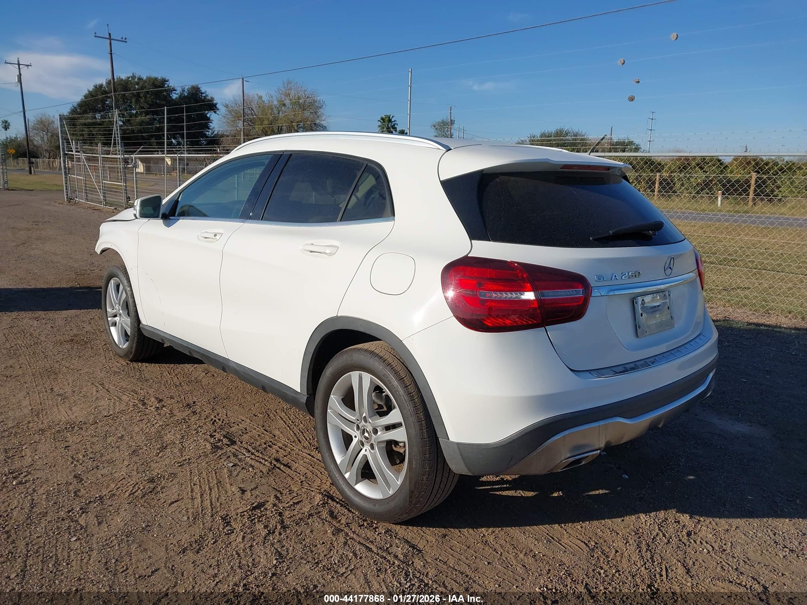 MERCEDES-BENZ GLA image 3