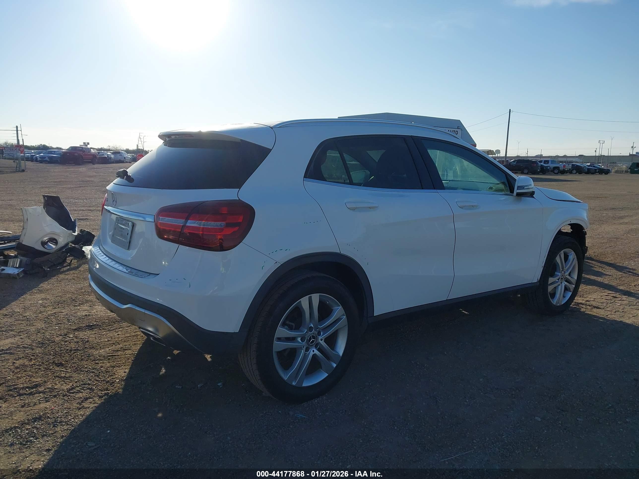 MERCEDES-BENZ GLA image 4