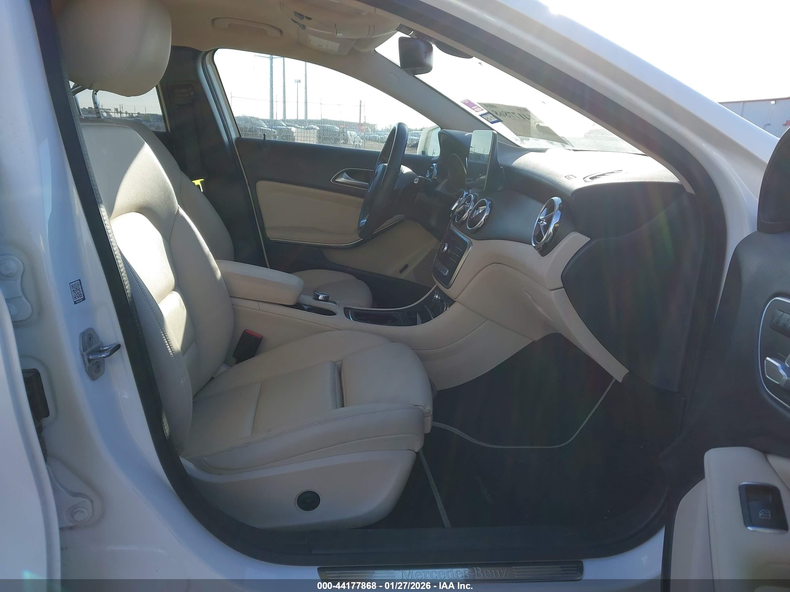 MERCEDES-BENZ GLA image 5