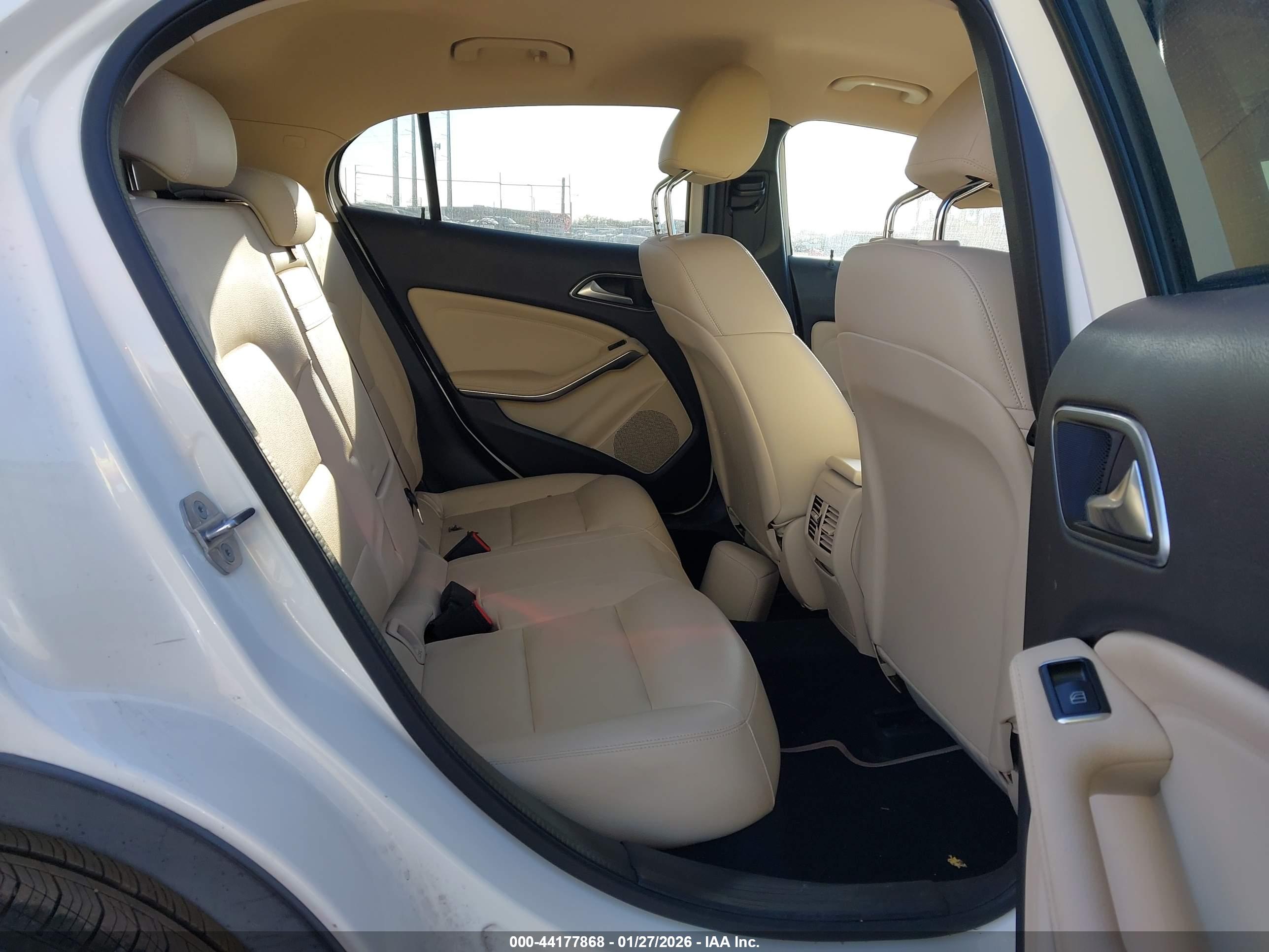 MERCEDES-BENZ GLA image 8