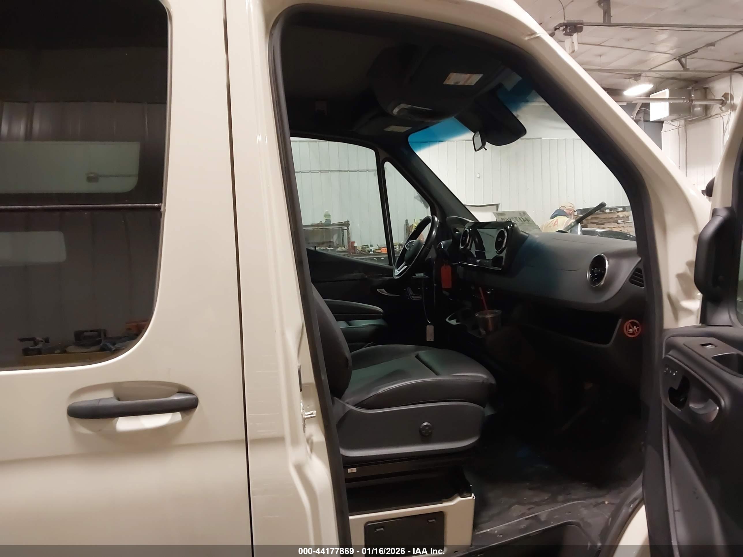 MERCEDES-BENZ SPRINTER image 5