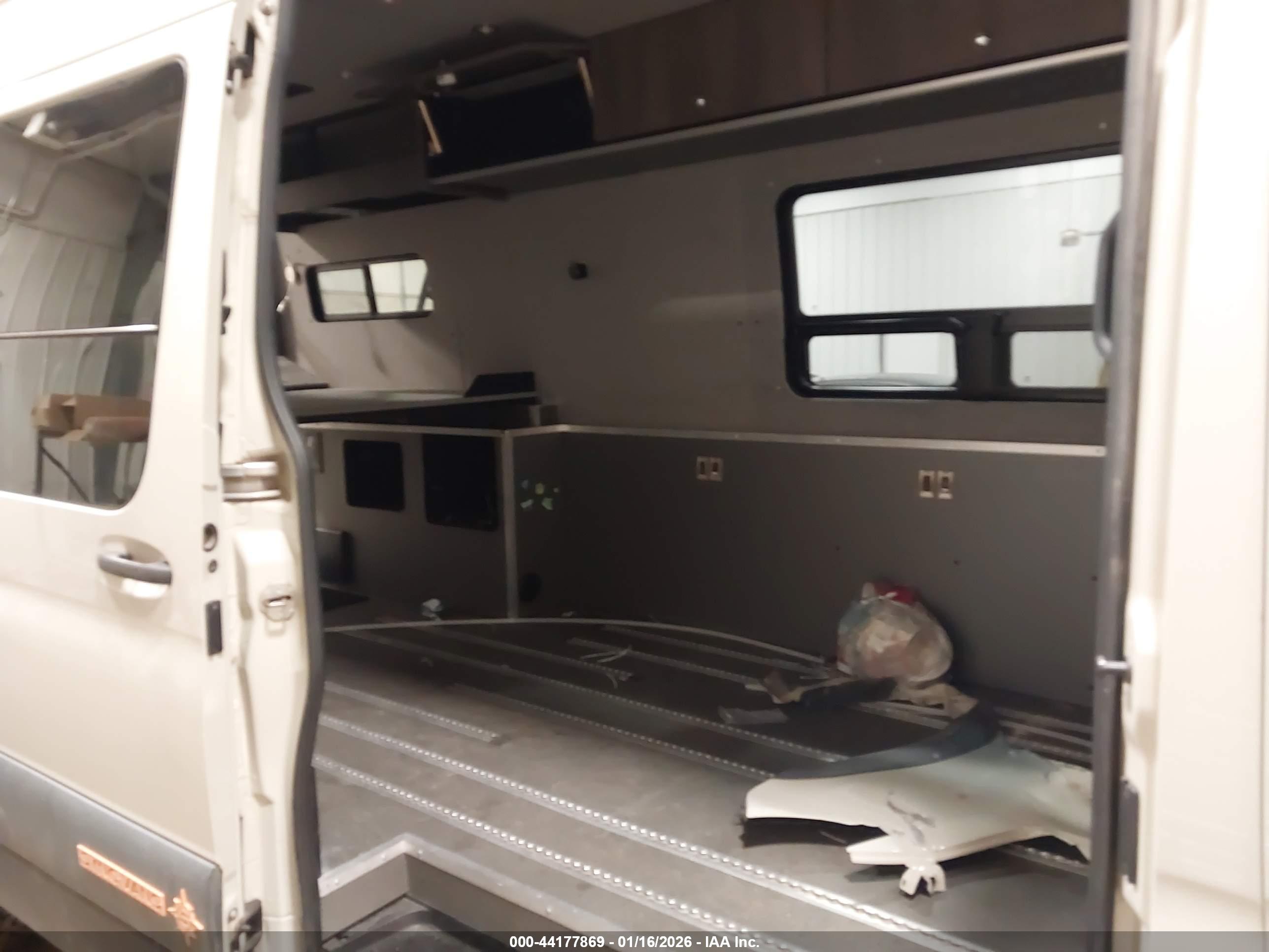 MERCEDES-BENZ SPRINTER image 8