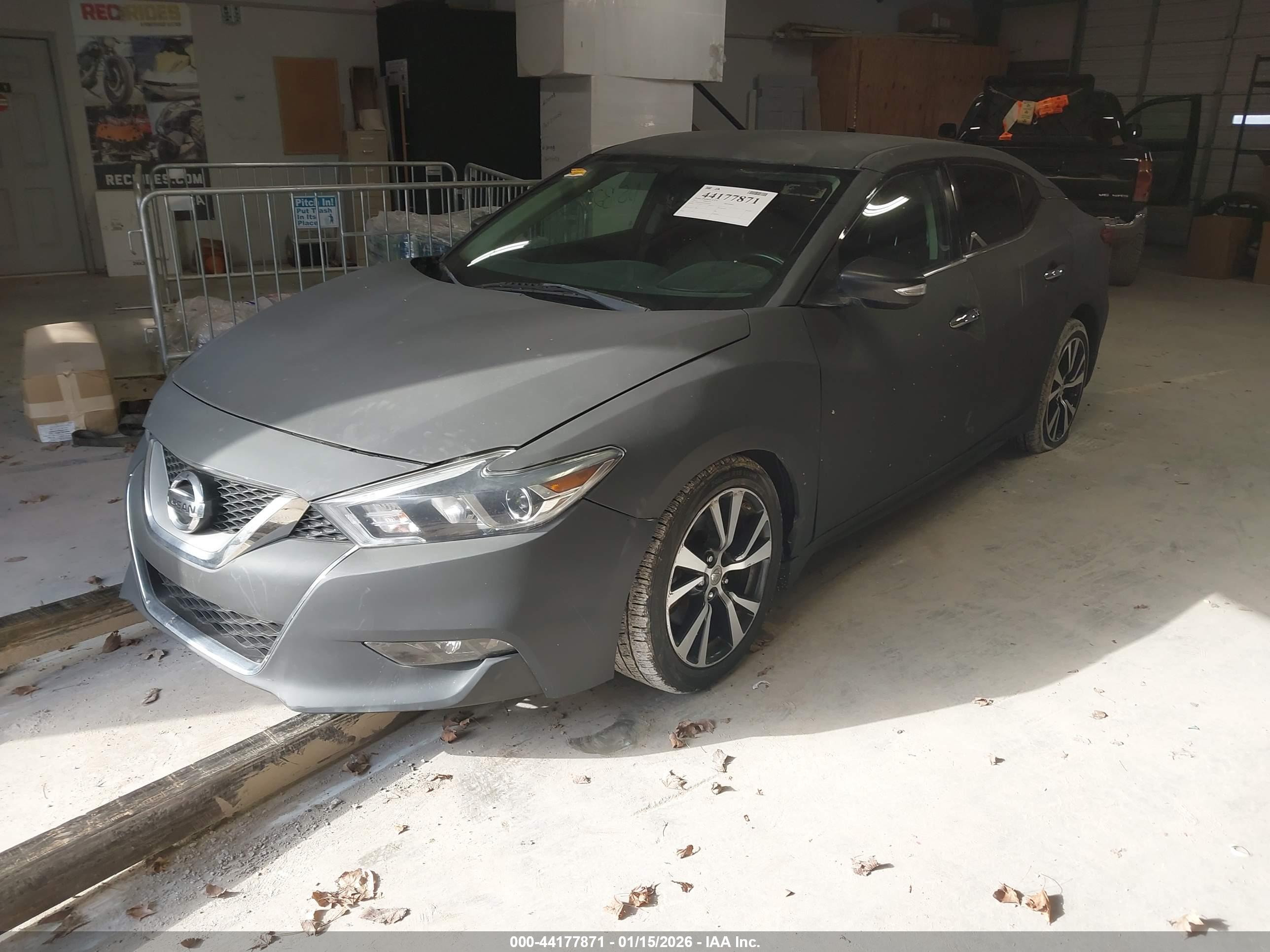 NISSAN MAXIMA image 2