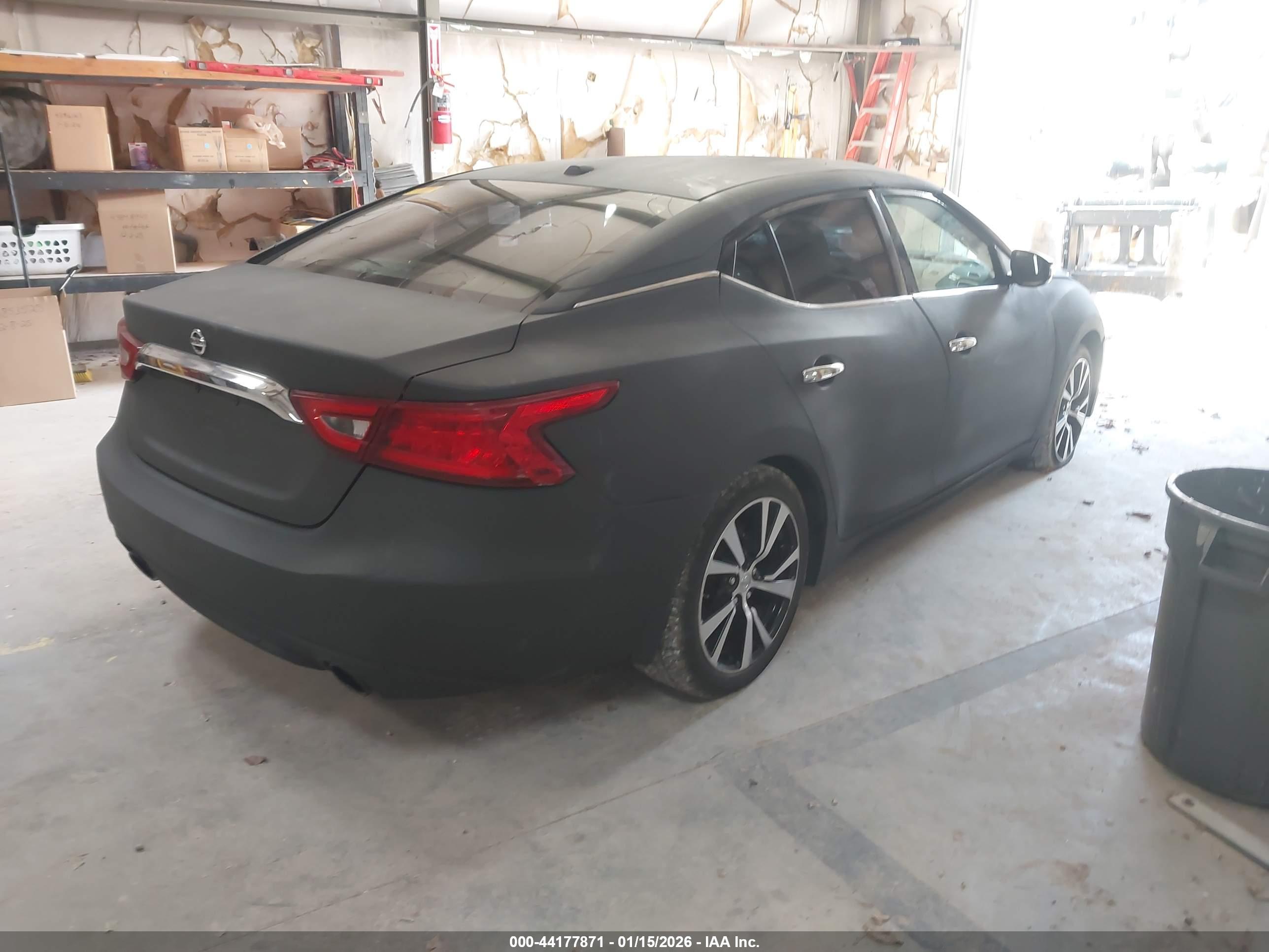 NISSAN MAXIMA image 4