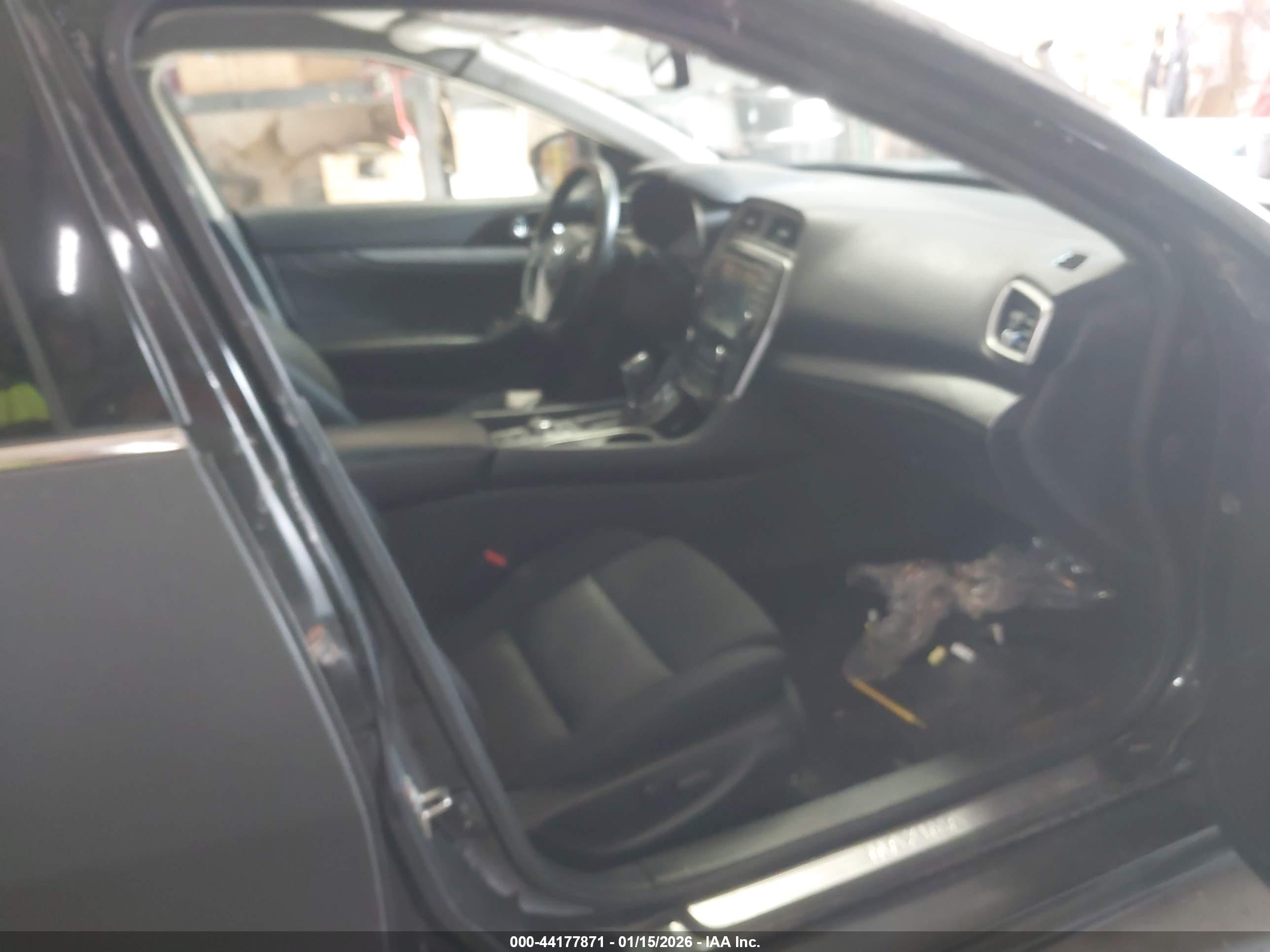 NISSAN MAXIMA image 5