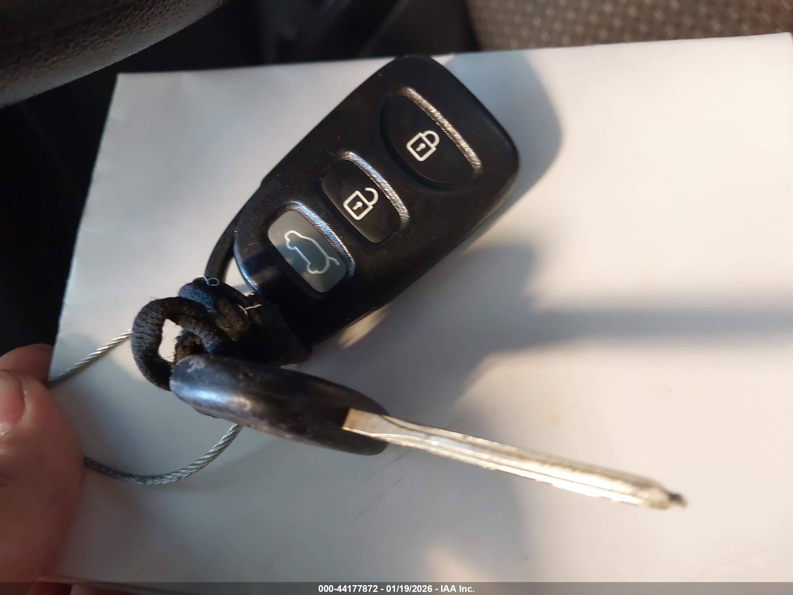 HYUNDAI ELANTRA image 11