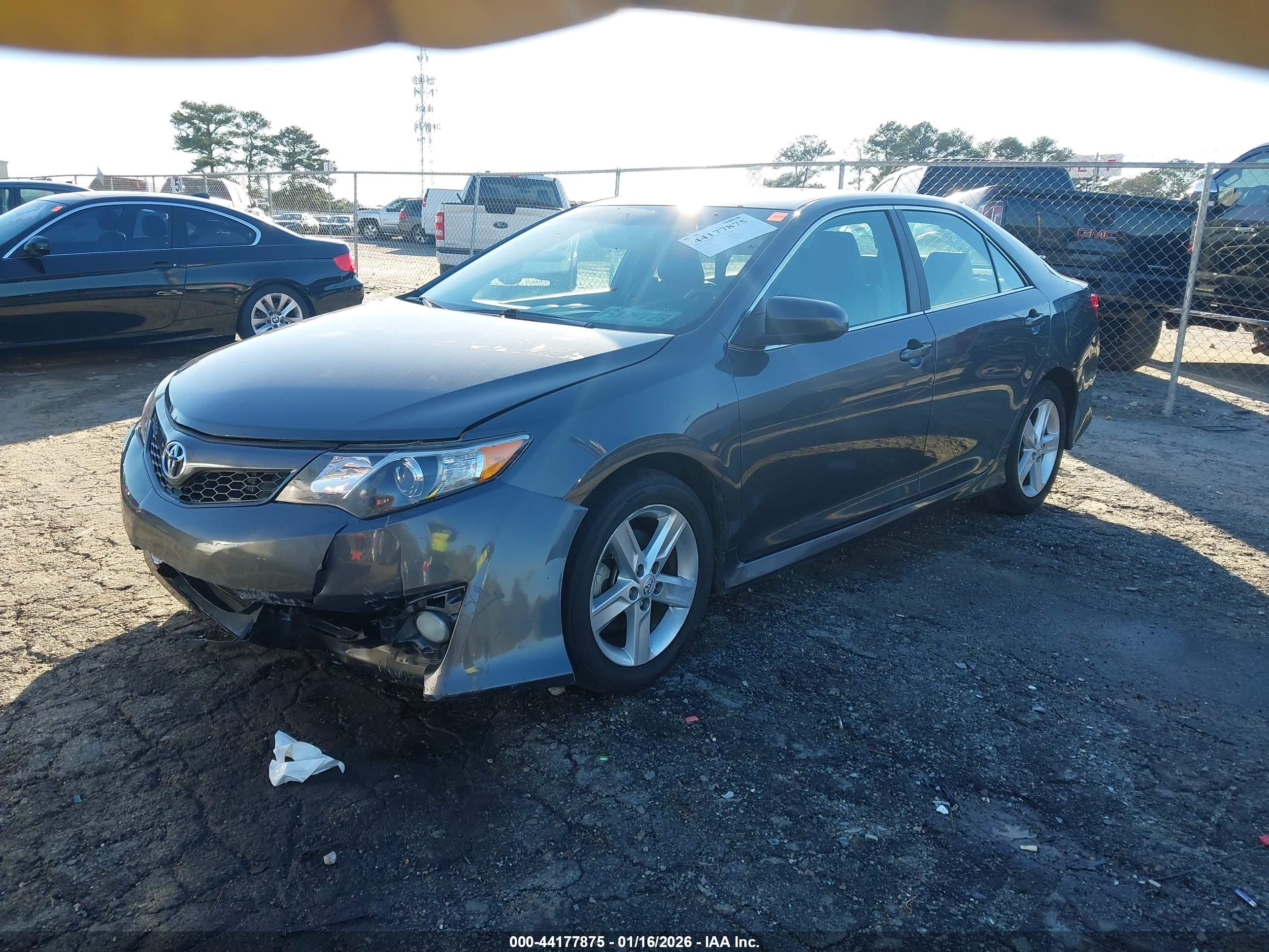 TOYOTA CAMRY image 2