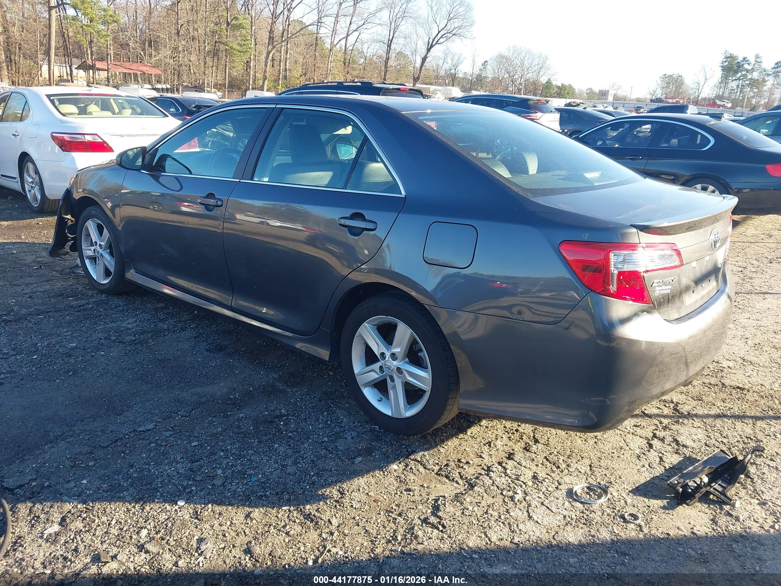 TOYOTA CAMRY image 3
