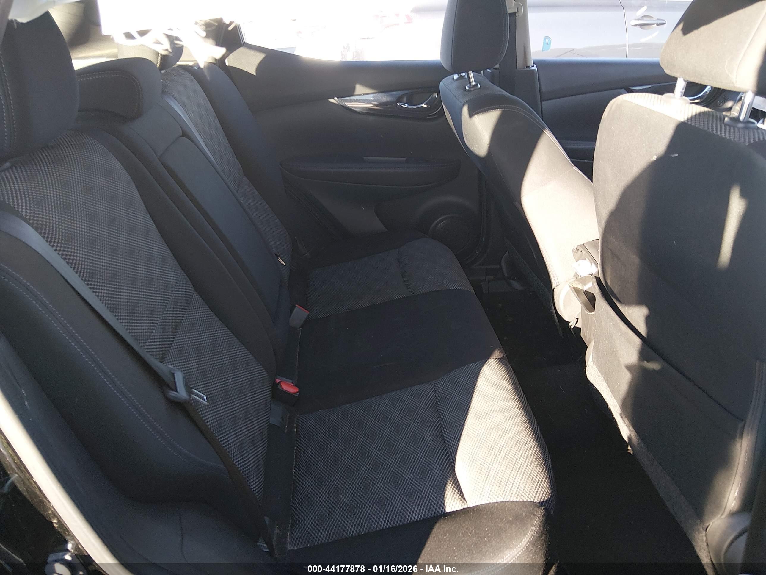 NISSAN ROGUE image 8