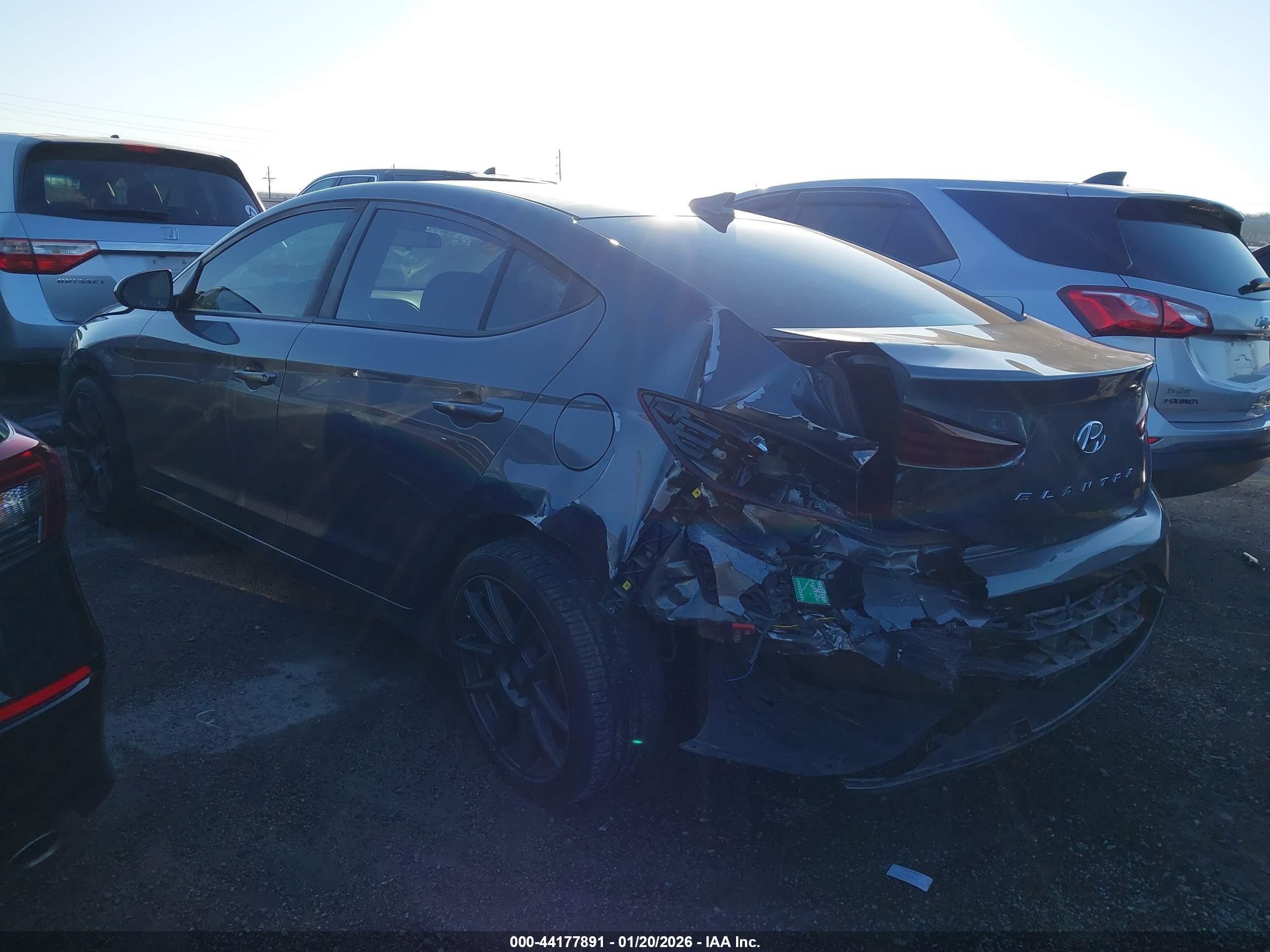 HYUNDAI ELANTRA image 3