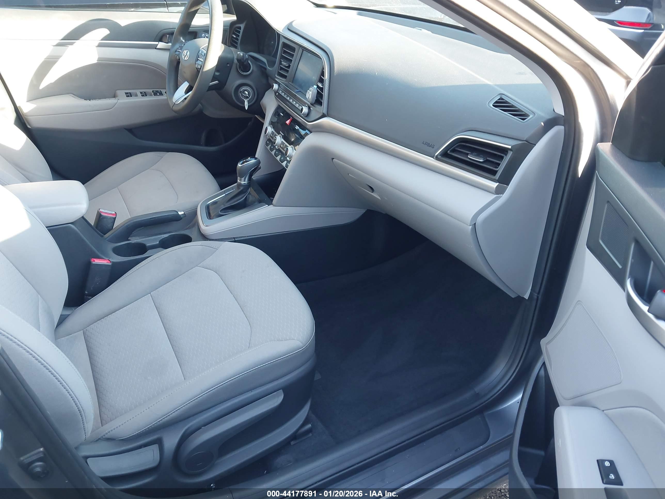 HYUNDAI ELANTRA image 5