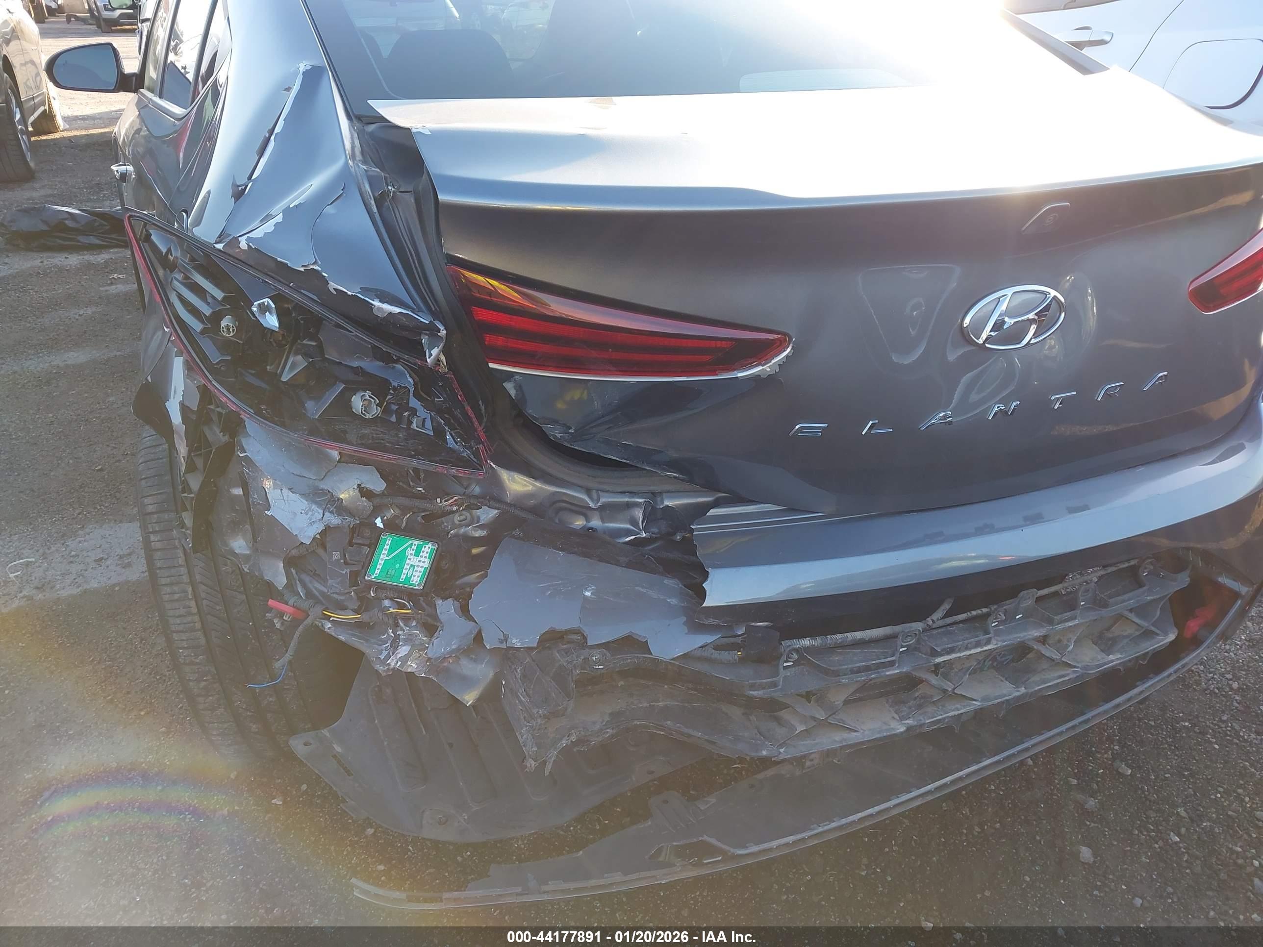 HYUNDAI ELANTRA image 6