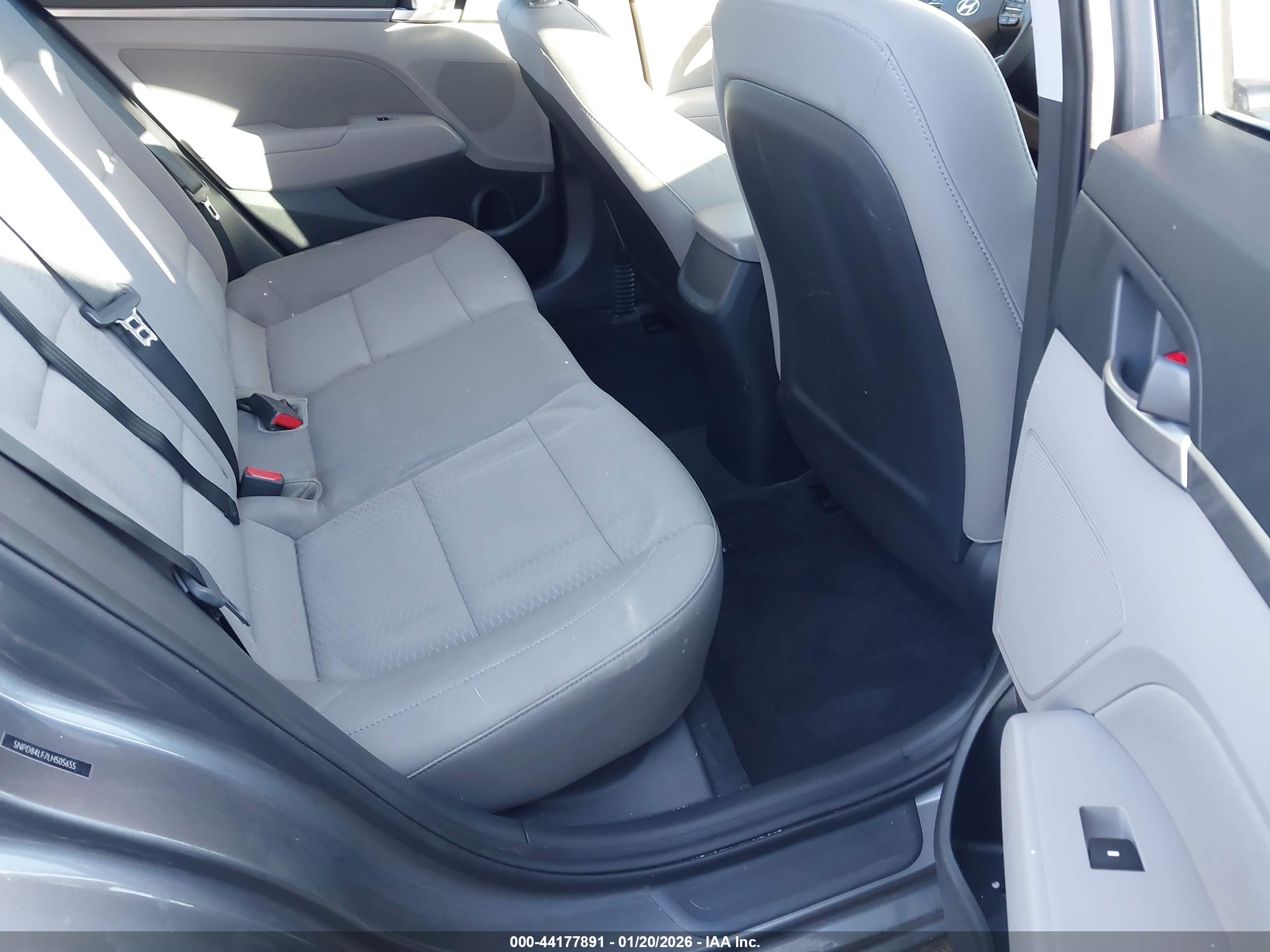 HYUNDAI ELANTRA image 8