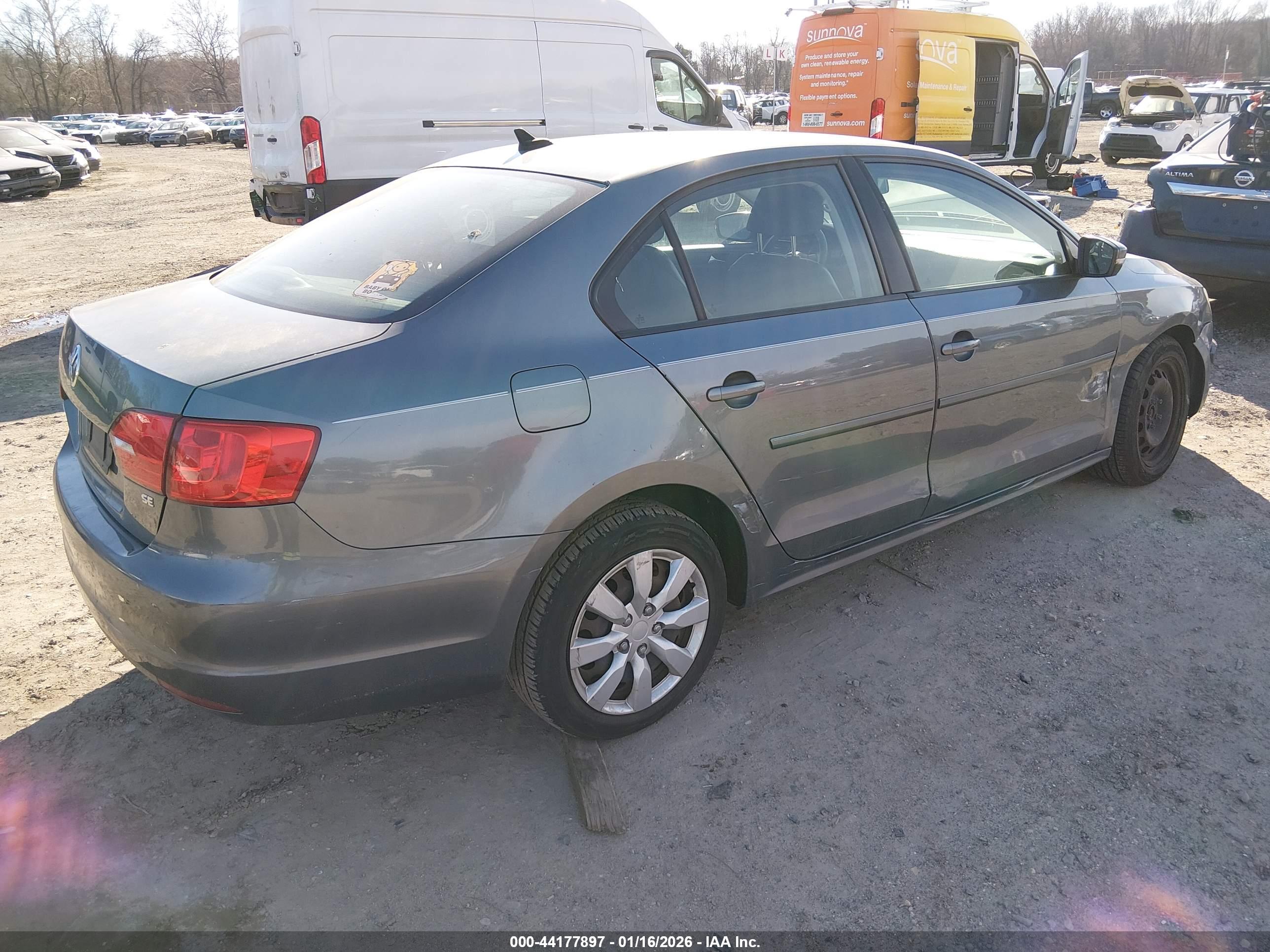 VOLKSWAGEN JETTA image 4