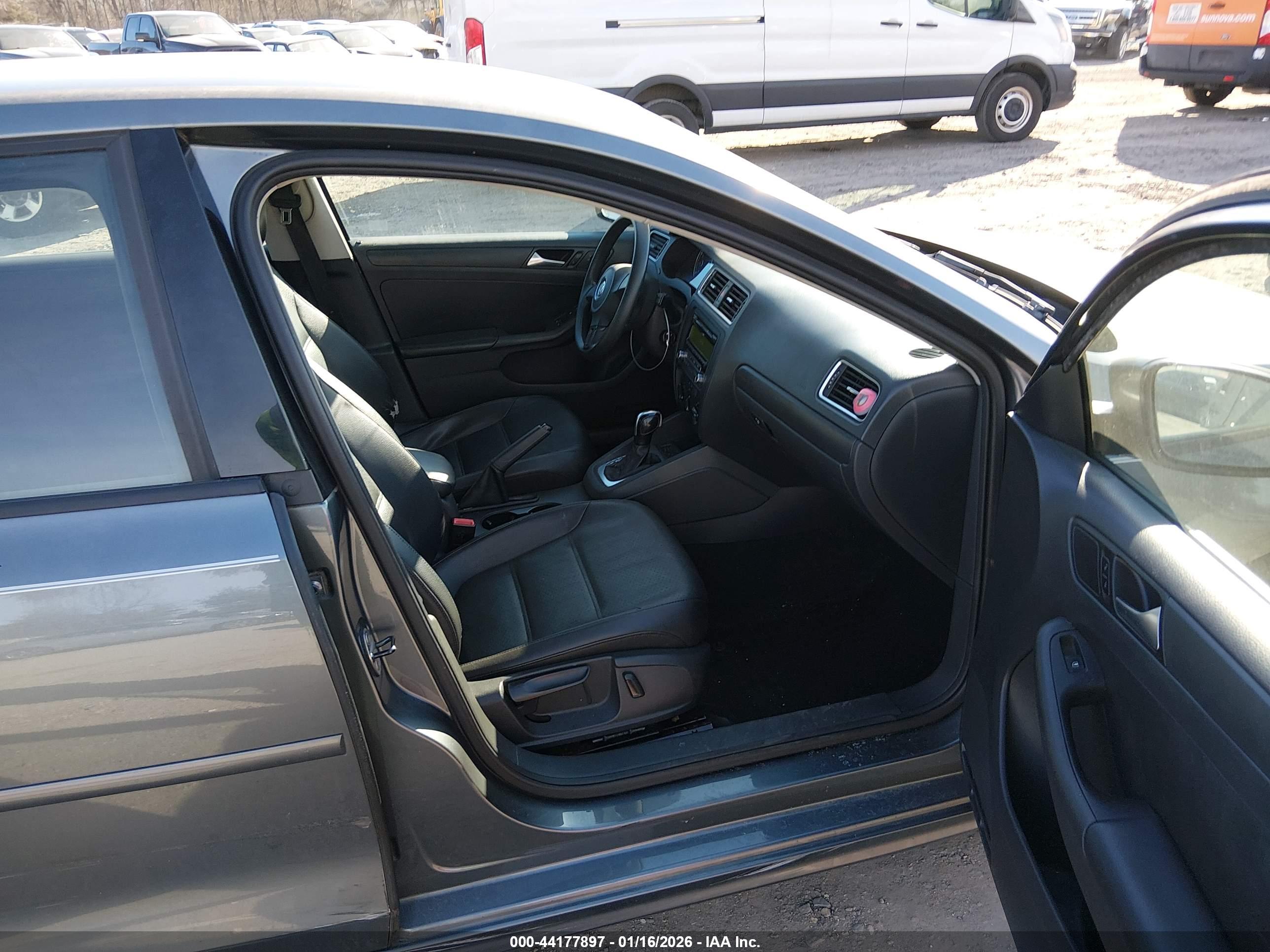 VOLKSWAGEN JETTA image 5
