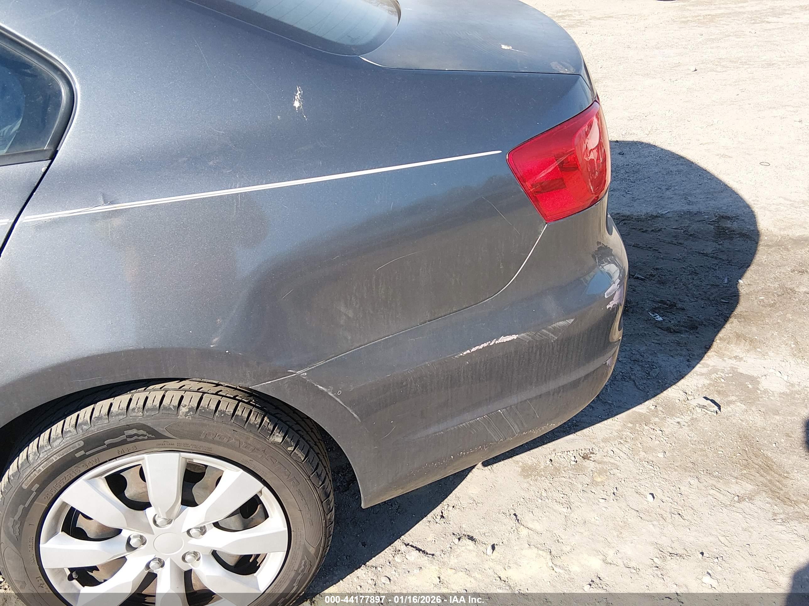 VOLKSWAGEN JETTA image 6