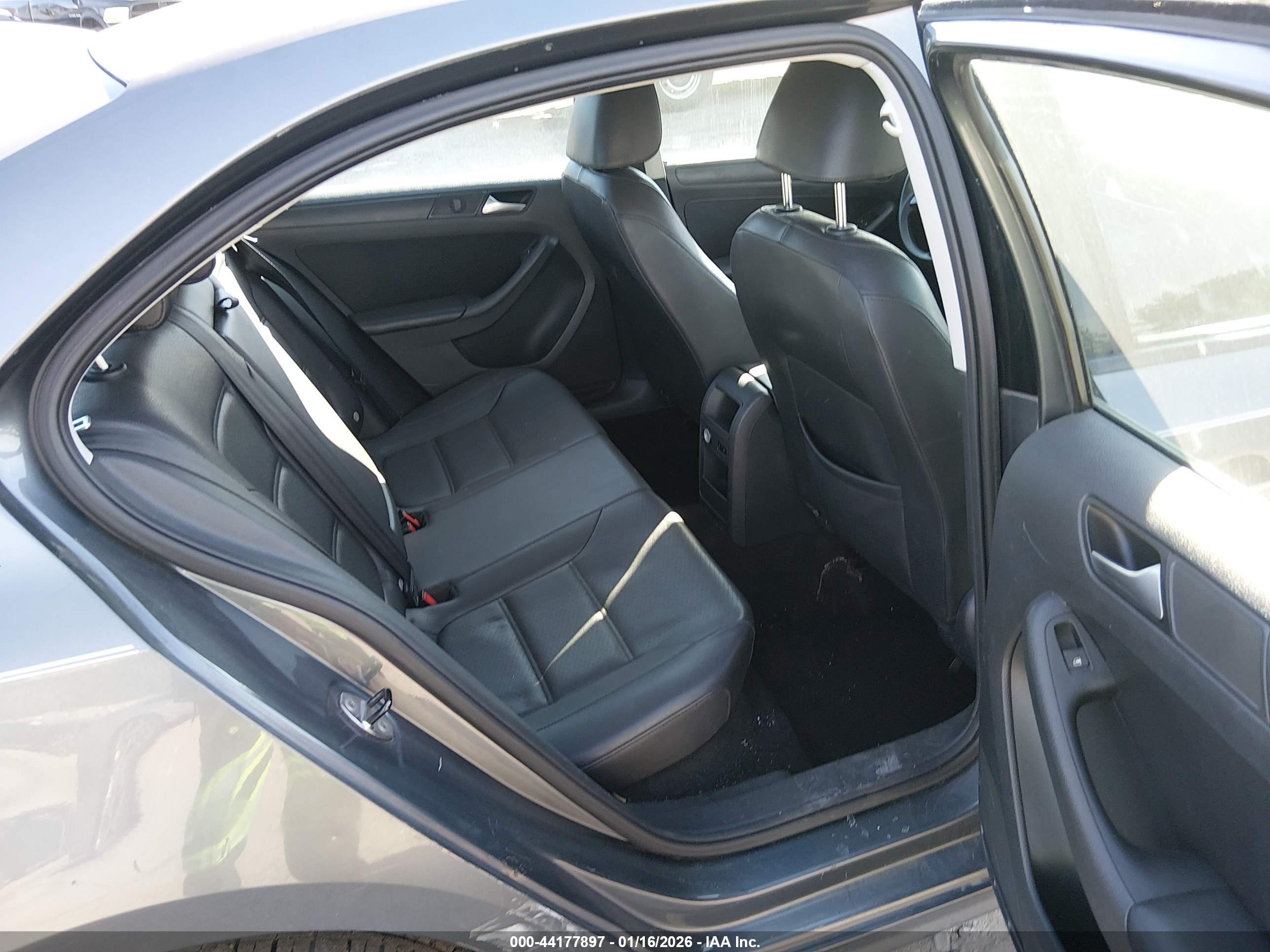 VOLKSWAGEN JETTA image 8