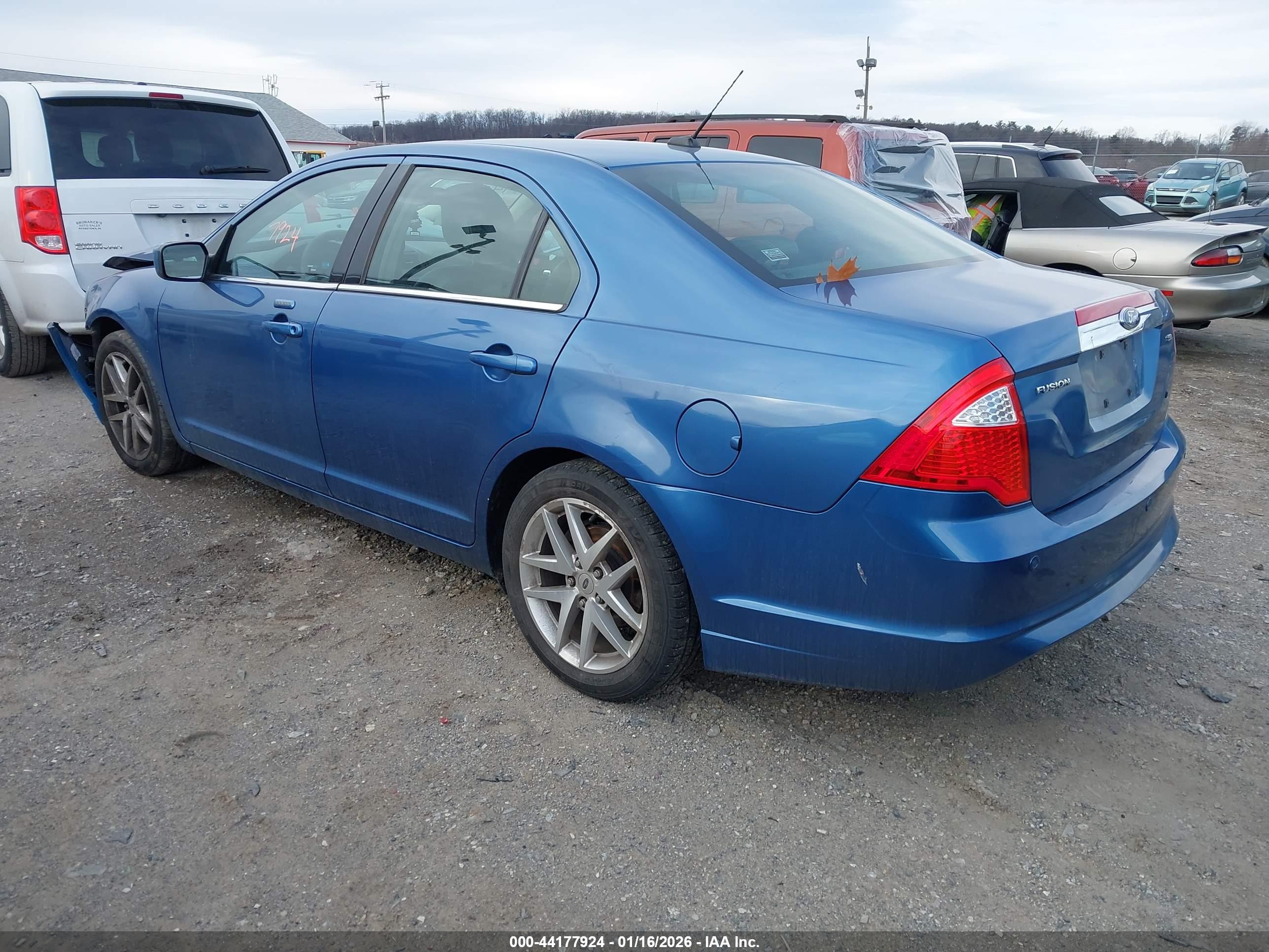 FORD FUSION image 3