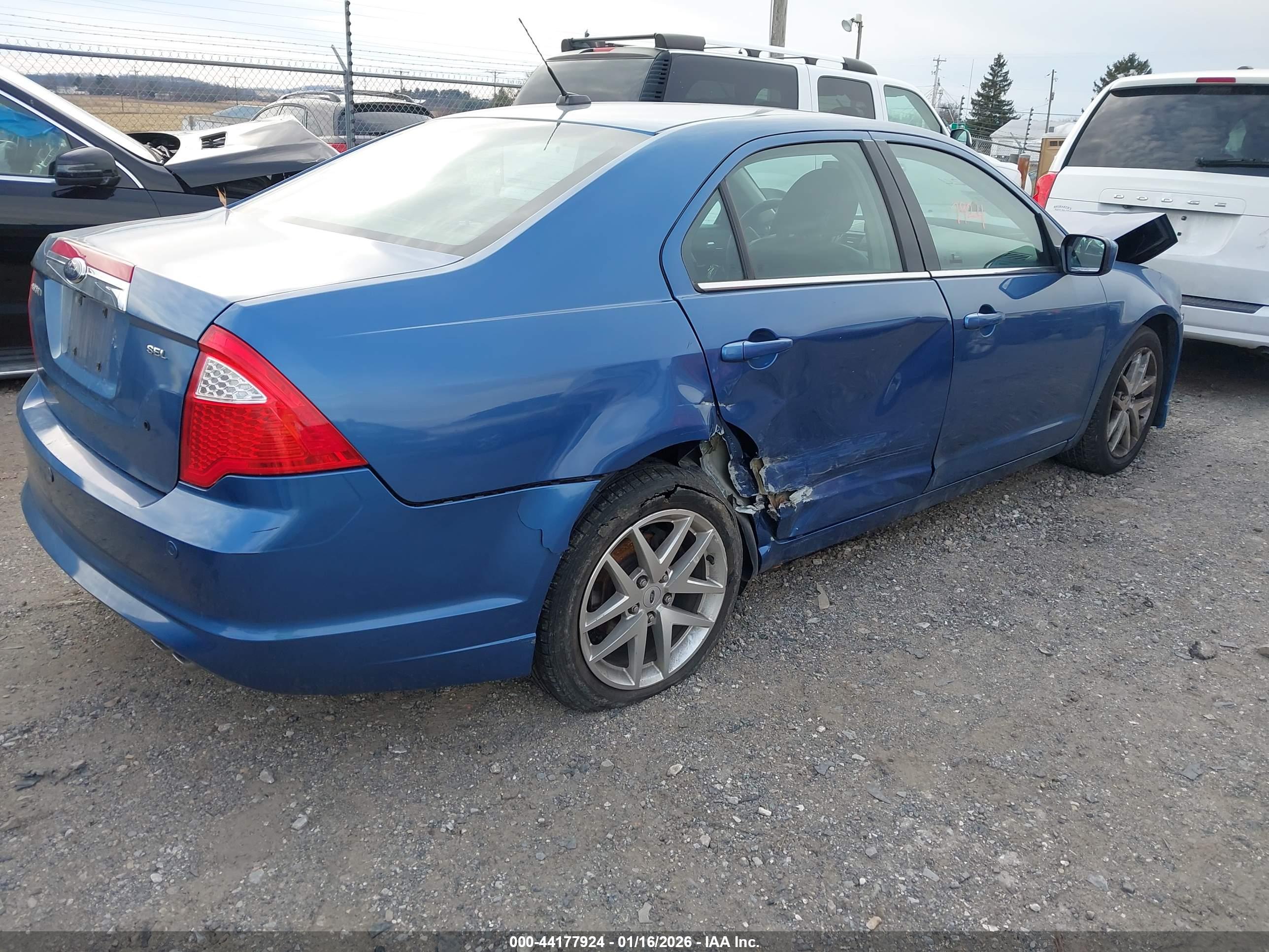 FORD FUSION image 4