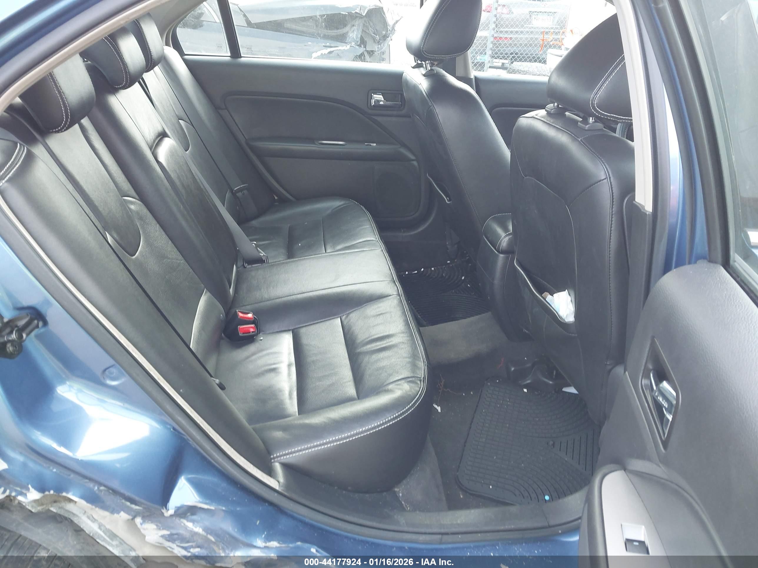 FORD FUSION image 8